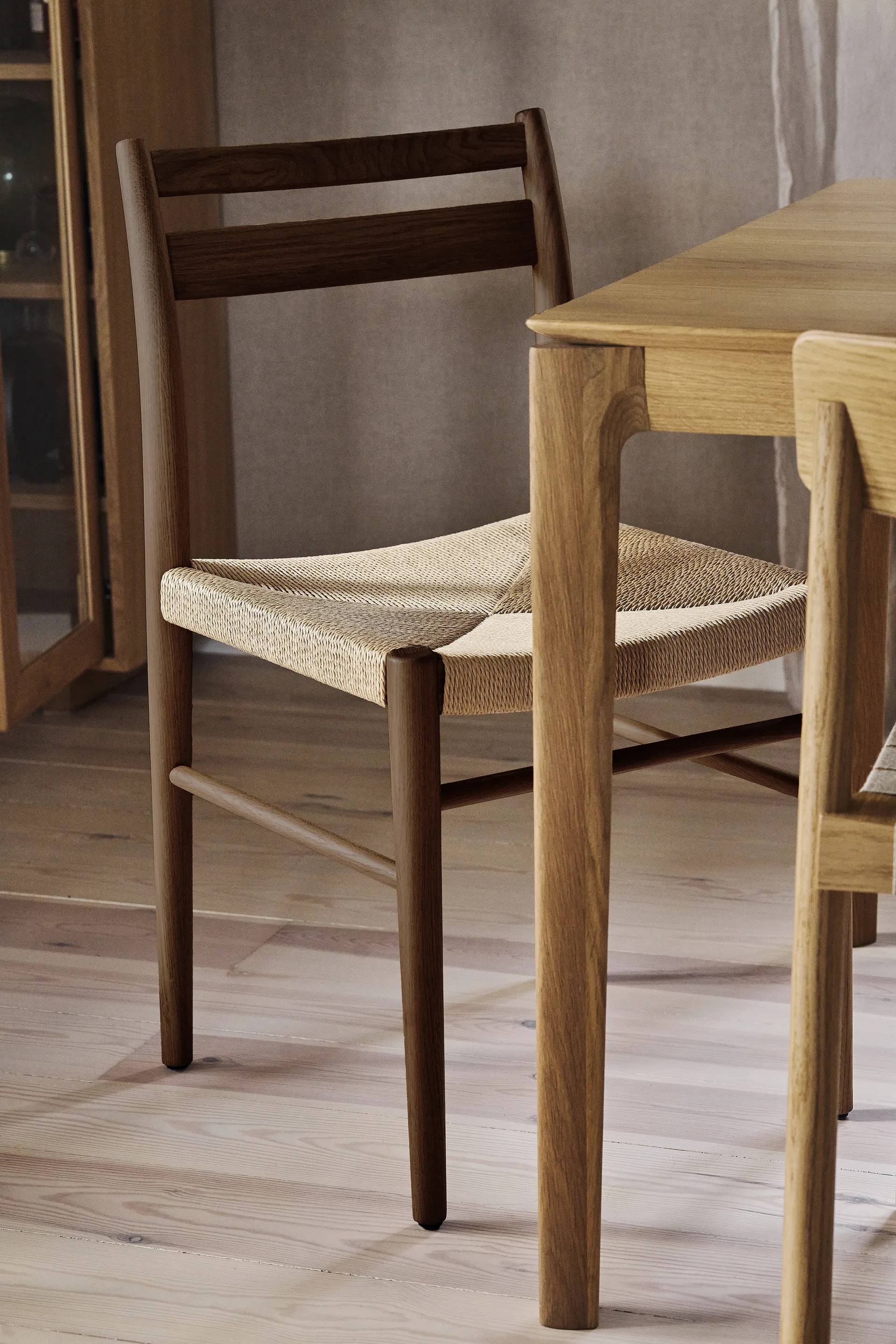 Smoked lacquered oak-natural woven, 4-pack 1898