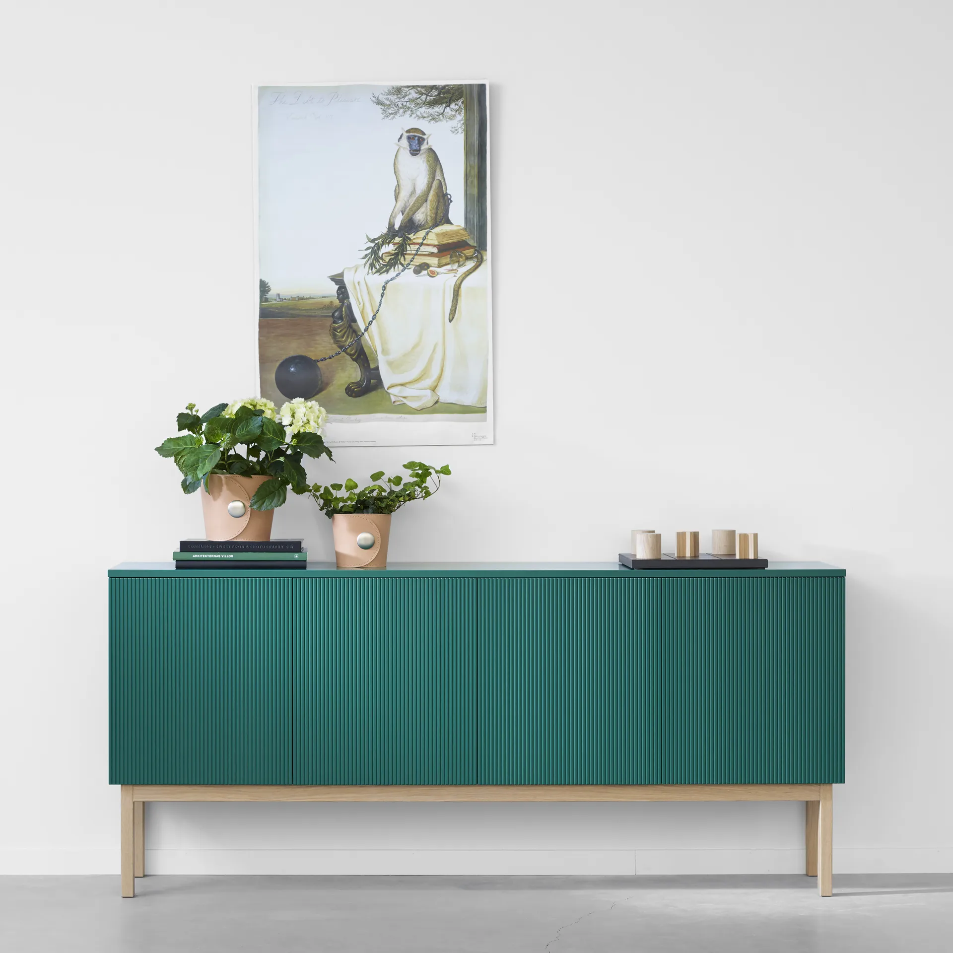 Beam side table, White lacquer, base in oiled oak A2