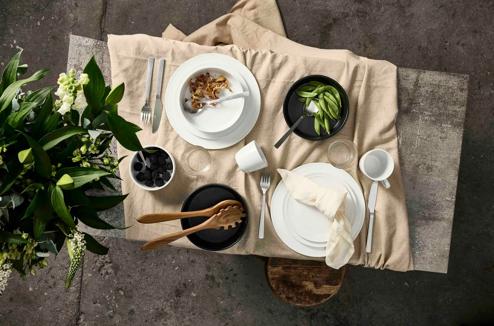 Raw plate Ø23 cm, Pure Porcelain Aida