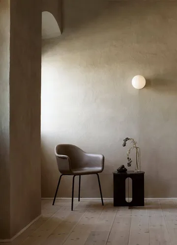 Androgyne side table - Crystal Rose marble-brushed steel, Ø42 cm - Audo Copenhagen