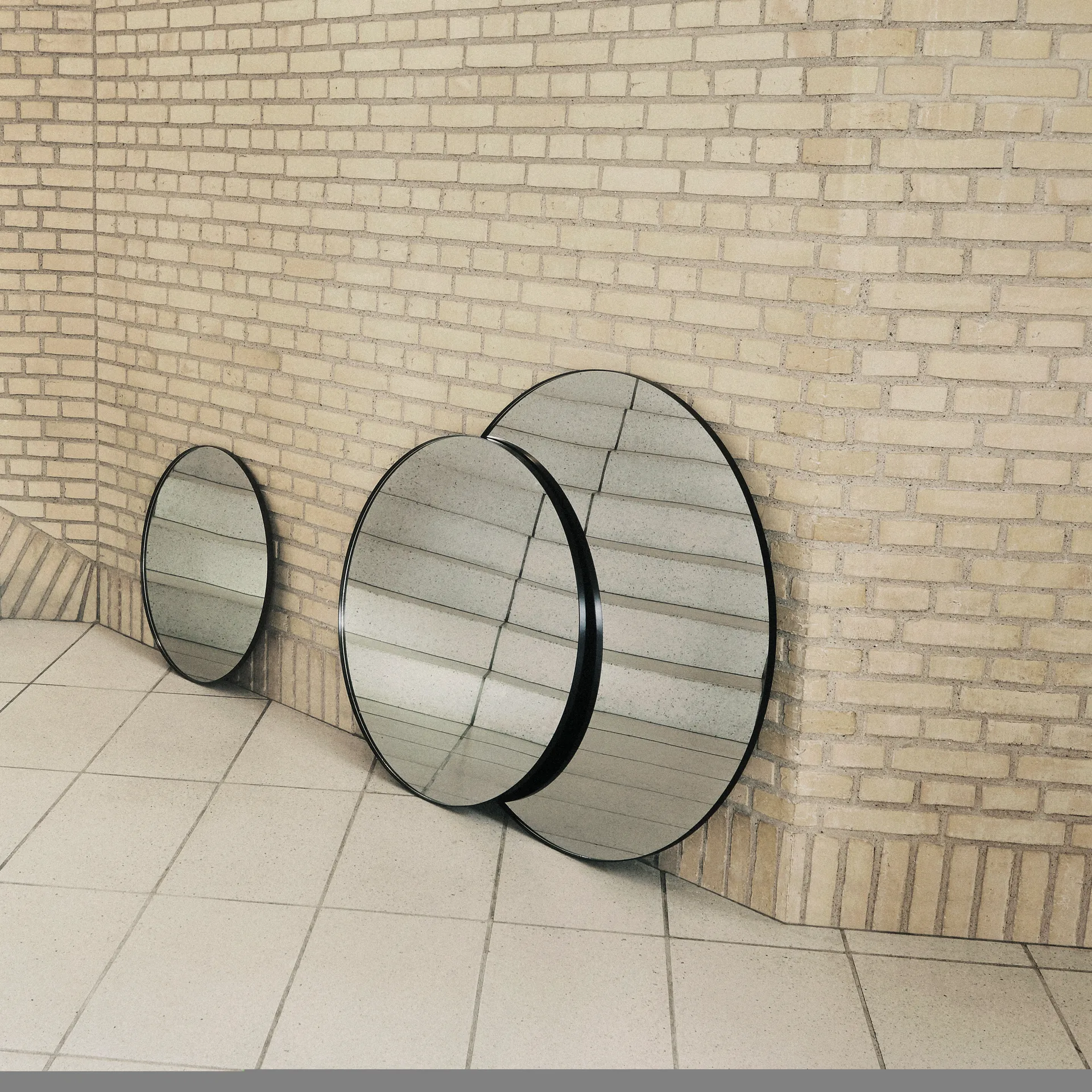 Circum mirror small, clear-black AYTM