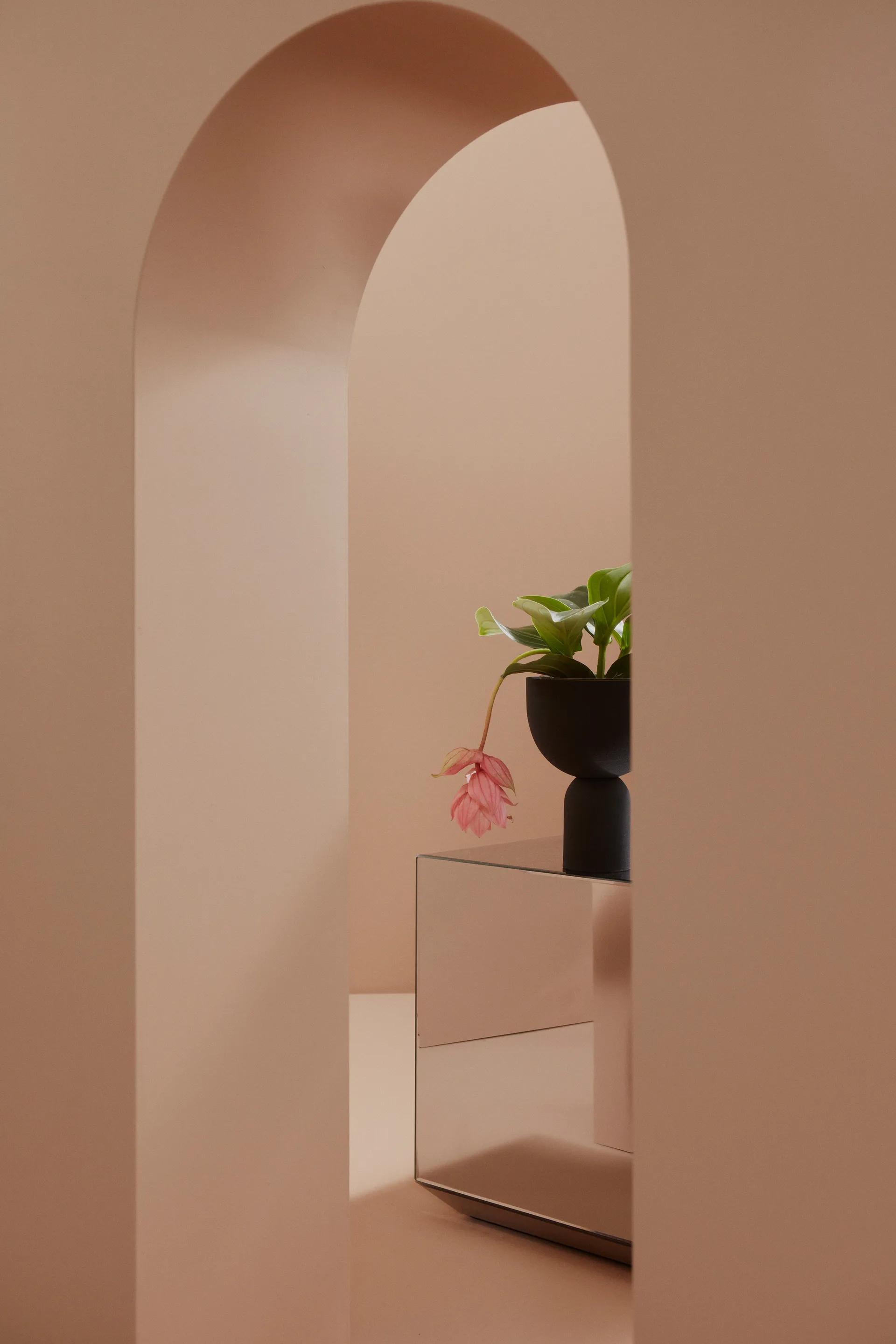 Torus flower pot Ø22 cm, Black-black AYTM