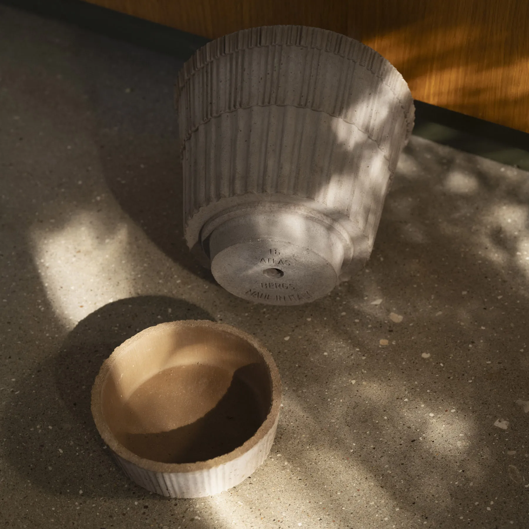 Atlas raw pot with saucer, Grey, Ø25 cm Bergs Potter