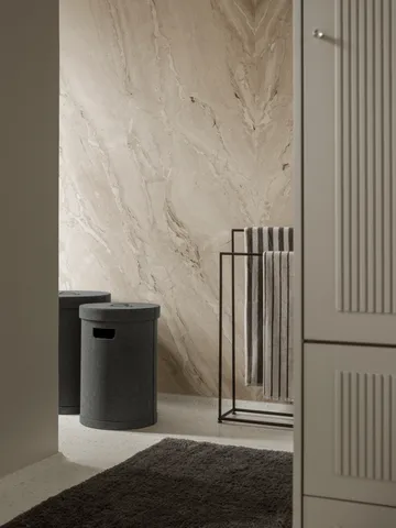 Modo towel rail - Black, 86x60x18.5 cm - blomus