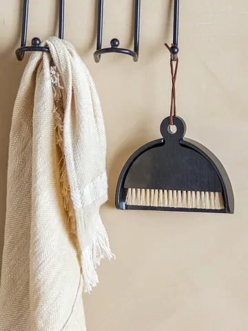Cleaning dustpan & broom - Black beech - Bloomingville