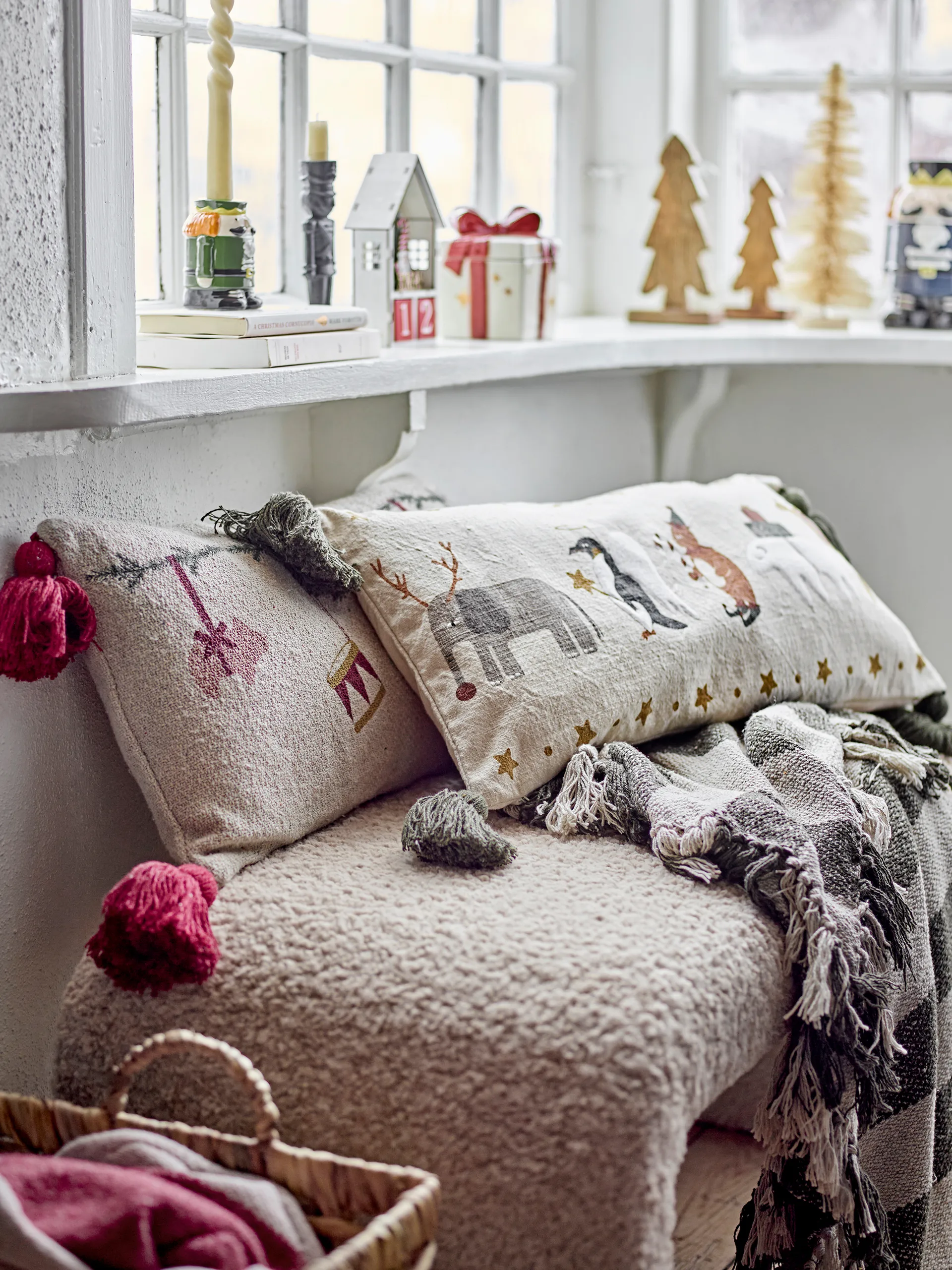 Valentin cushion 30x60 cm, White Bloomingville