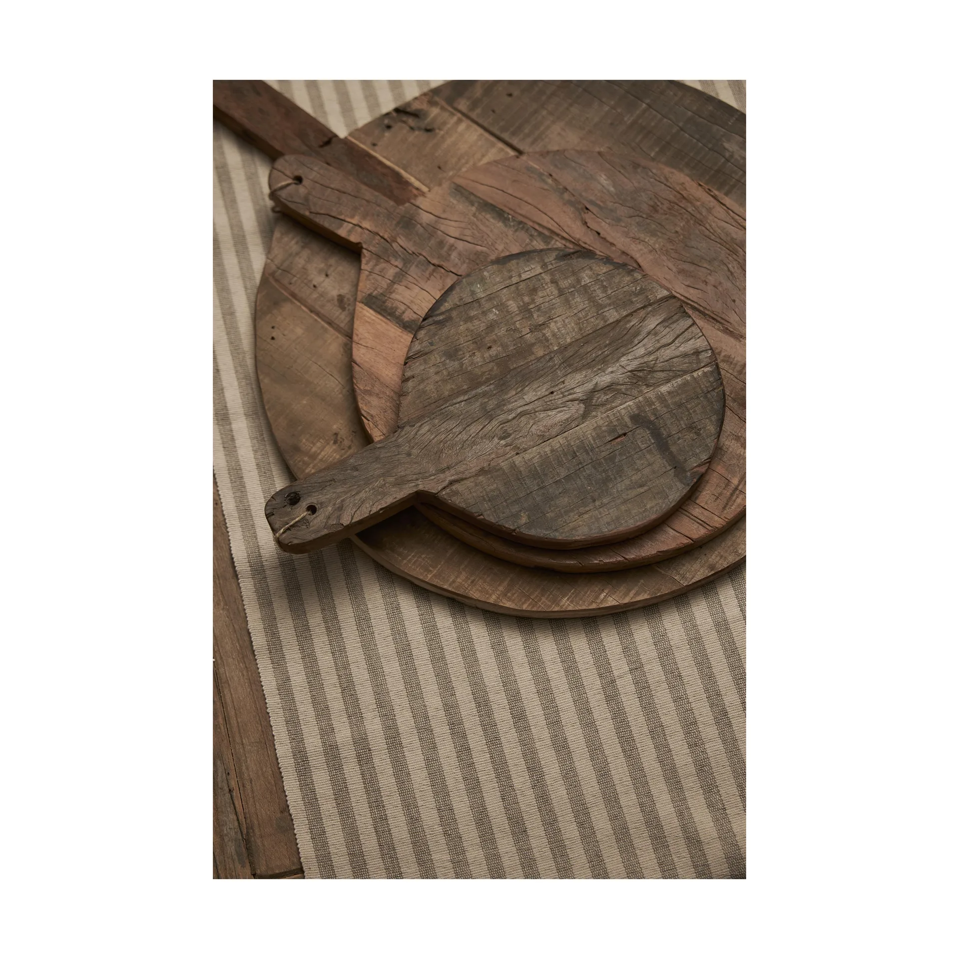 Wooden round board tray, 31 cm Boel & Jan