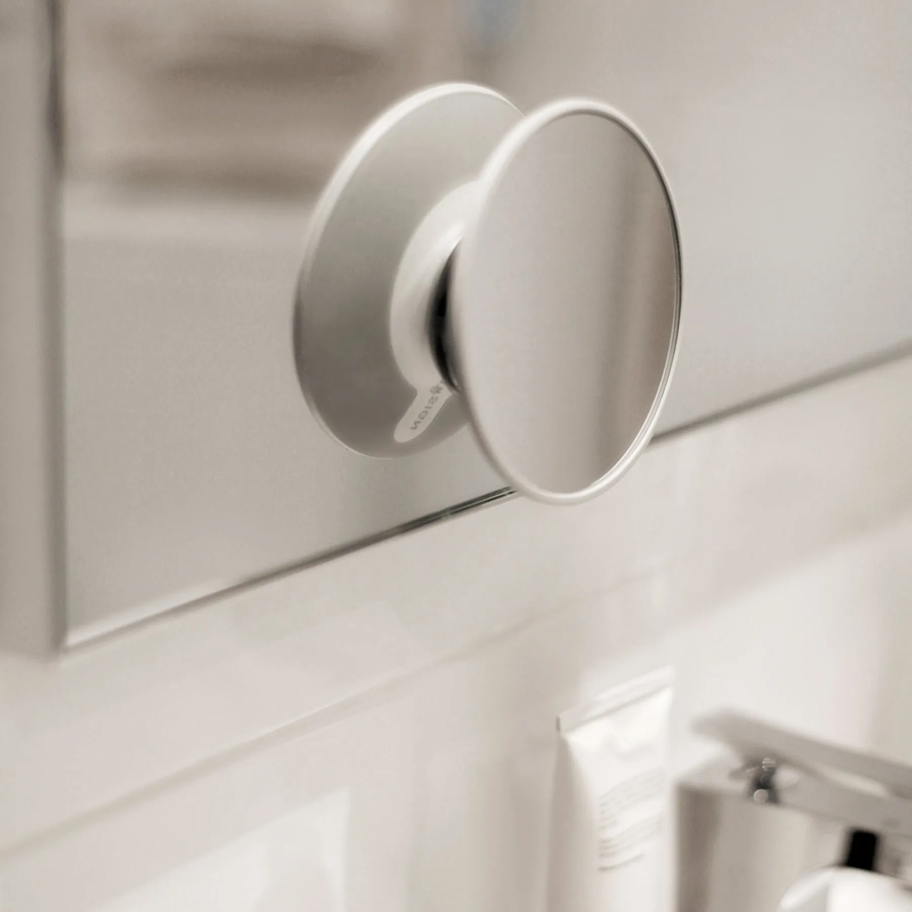 AirMirror makeup mirror x15 detachable with suction cup, Ø11.2 cm Bosign