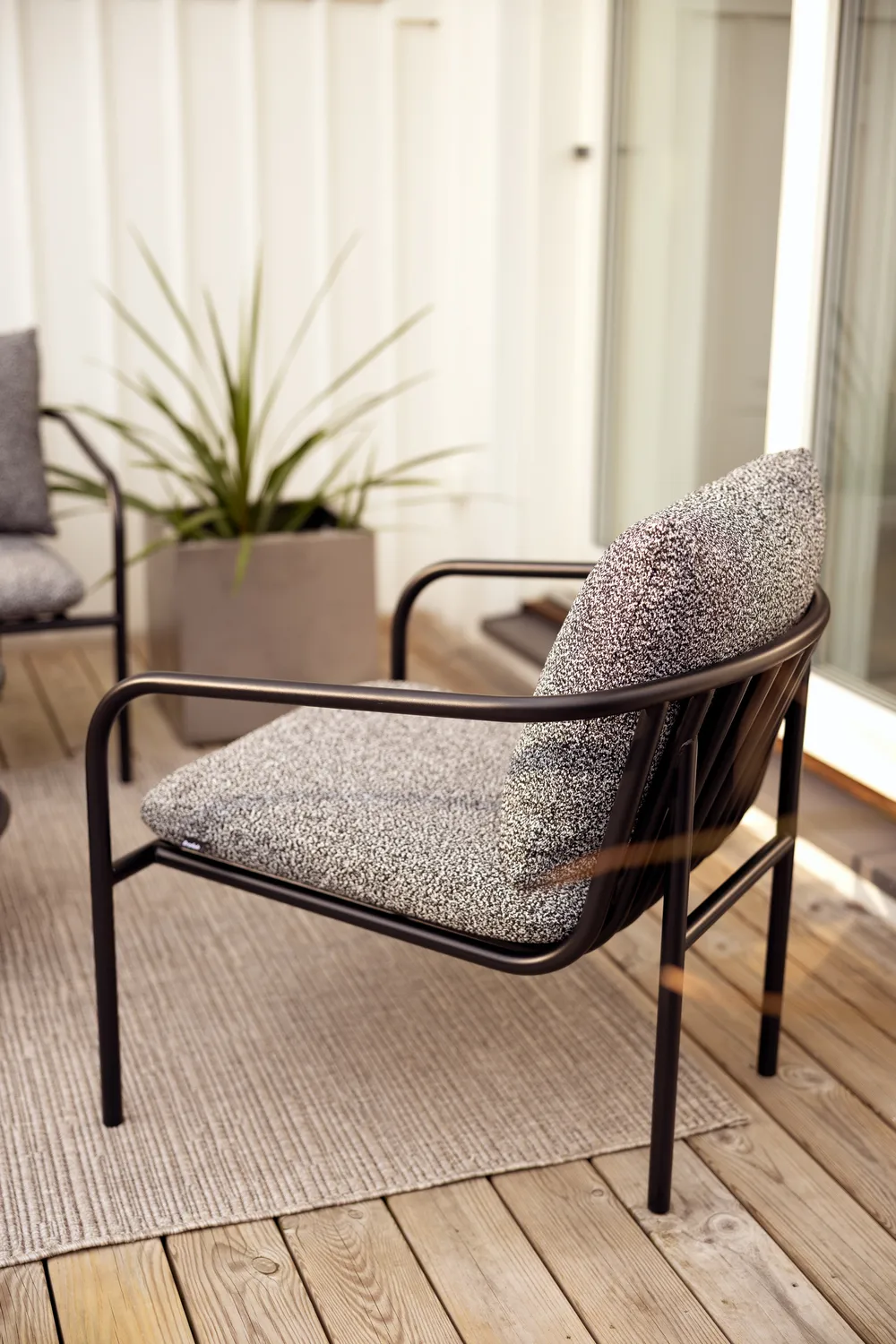 Bendt armchair, Black-teddy ant Brafab