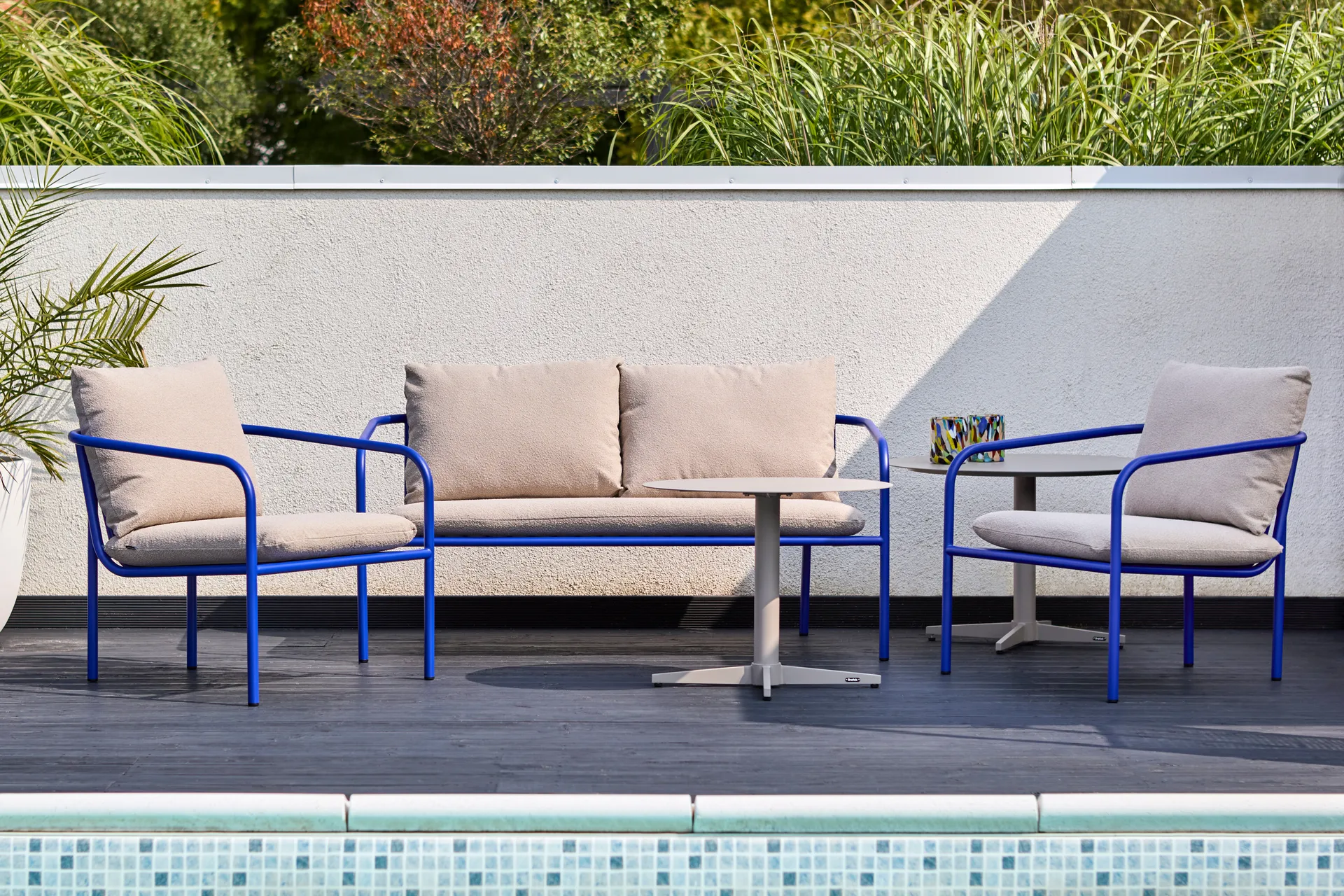 Bendt lounge chair, Teddy beige-indigo blue Brafab