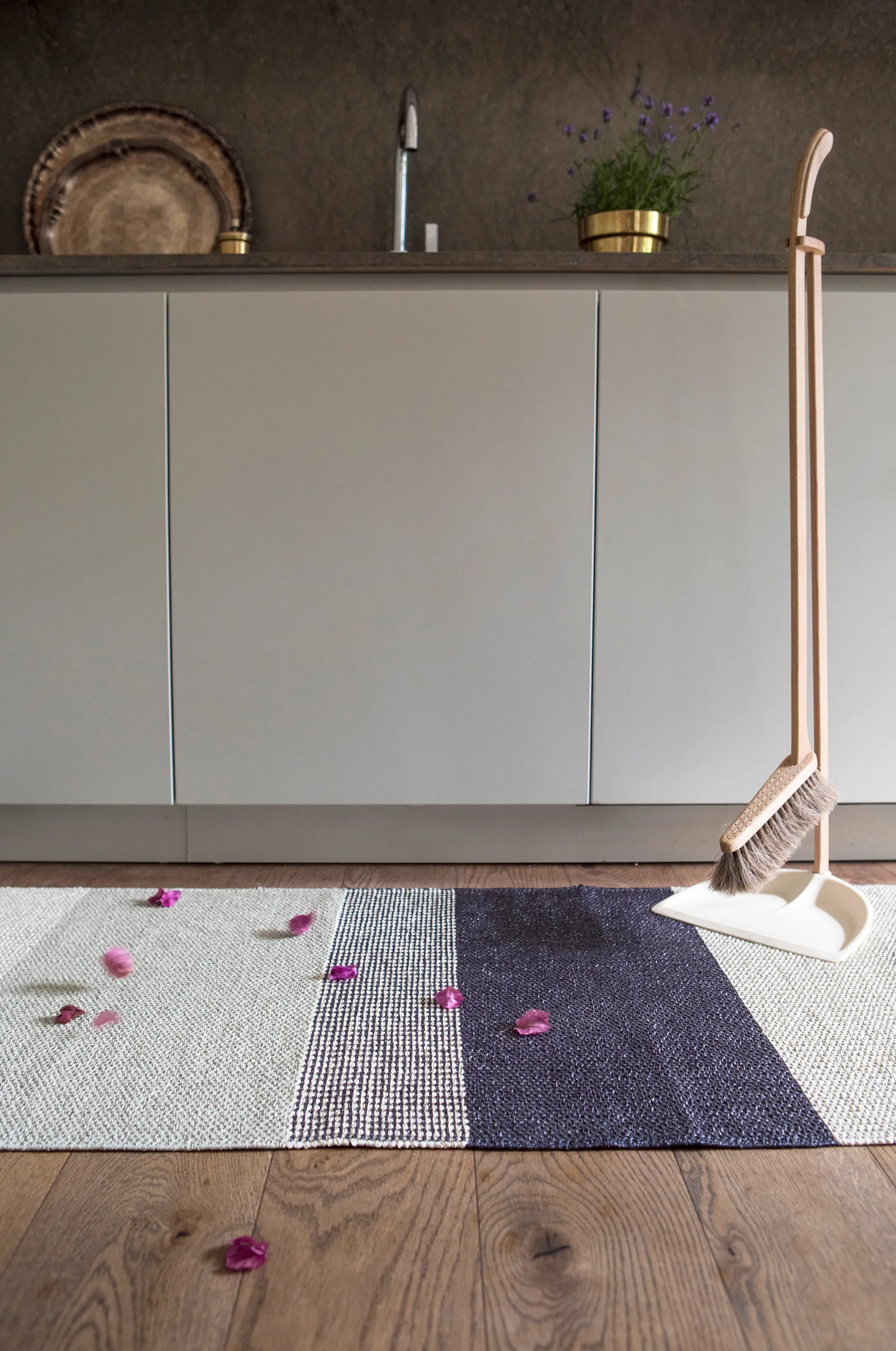 Seasons plastic rug 70x300 cm, berry (pink/purple) Brita Sweden