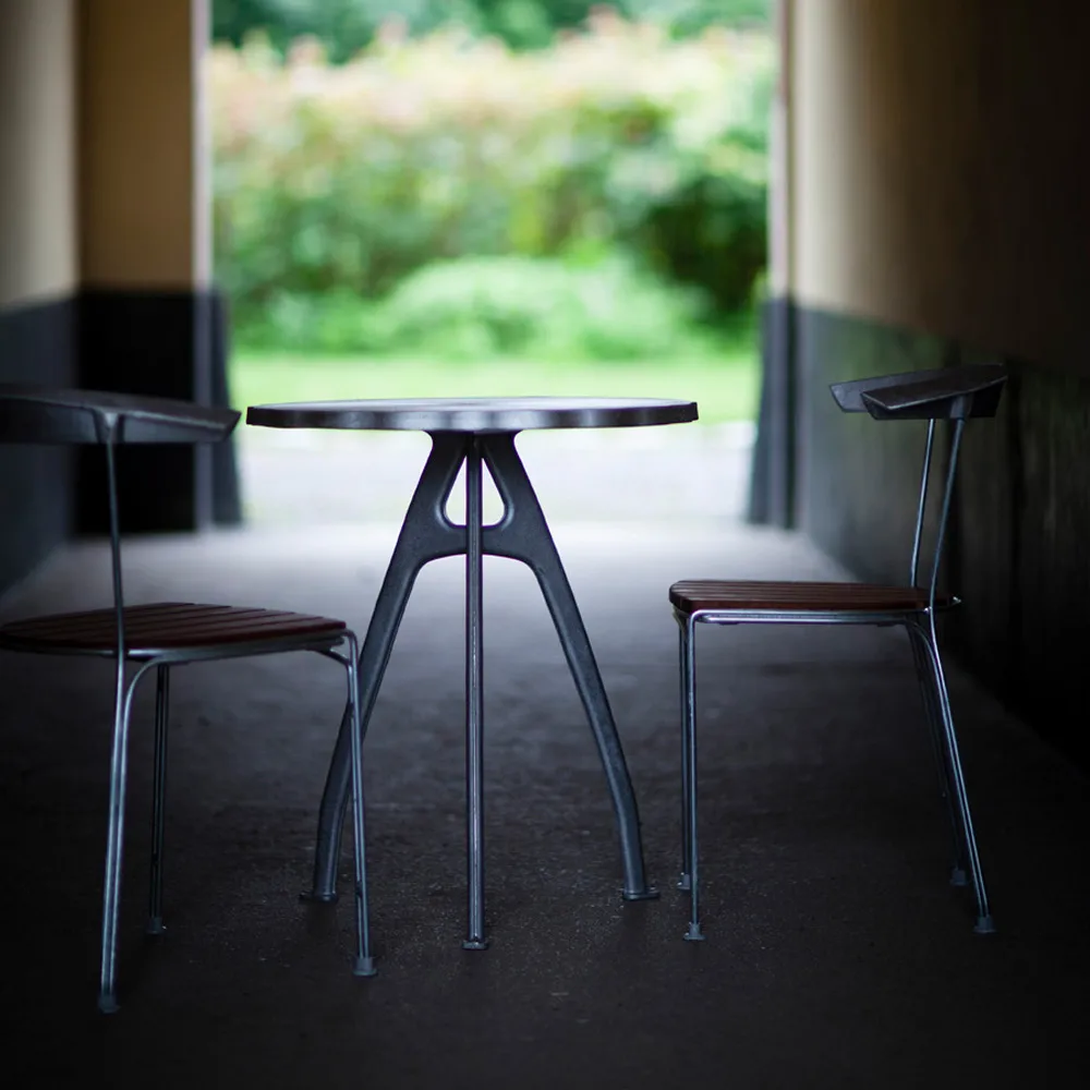 Dover chair, Mahogany, raw aluminum stand Byarums bruk