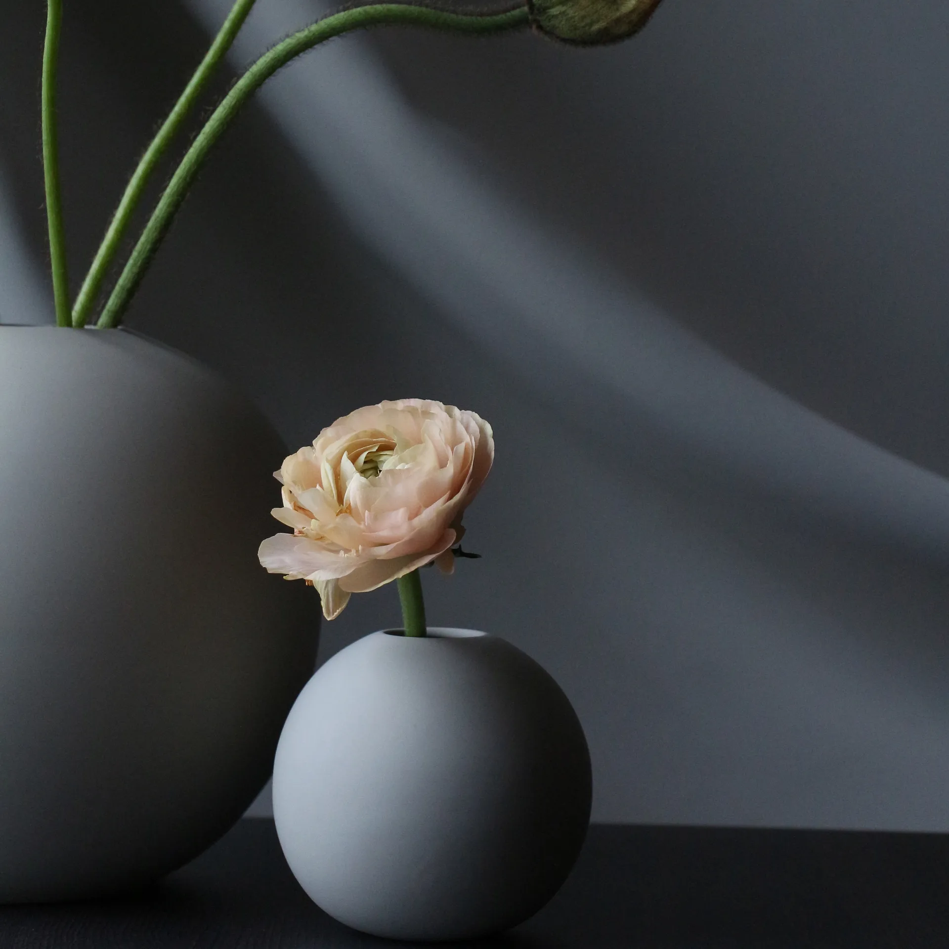 Ball vase grey, 8 cm Cooee Design