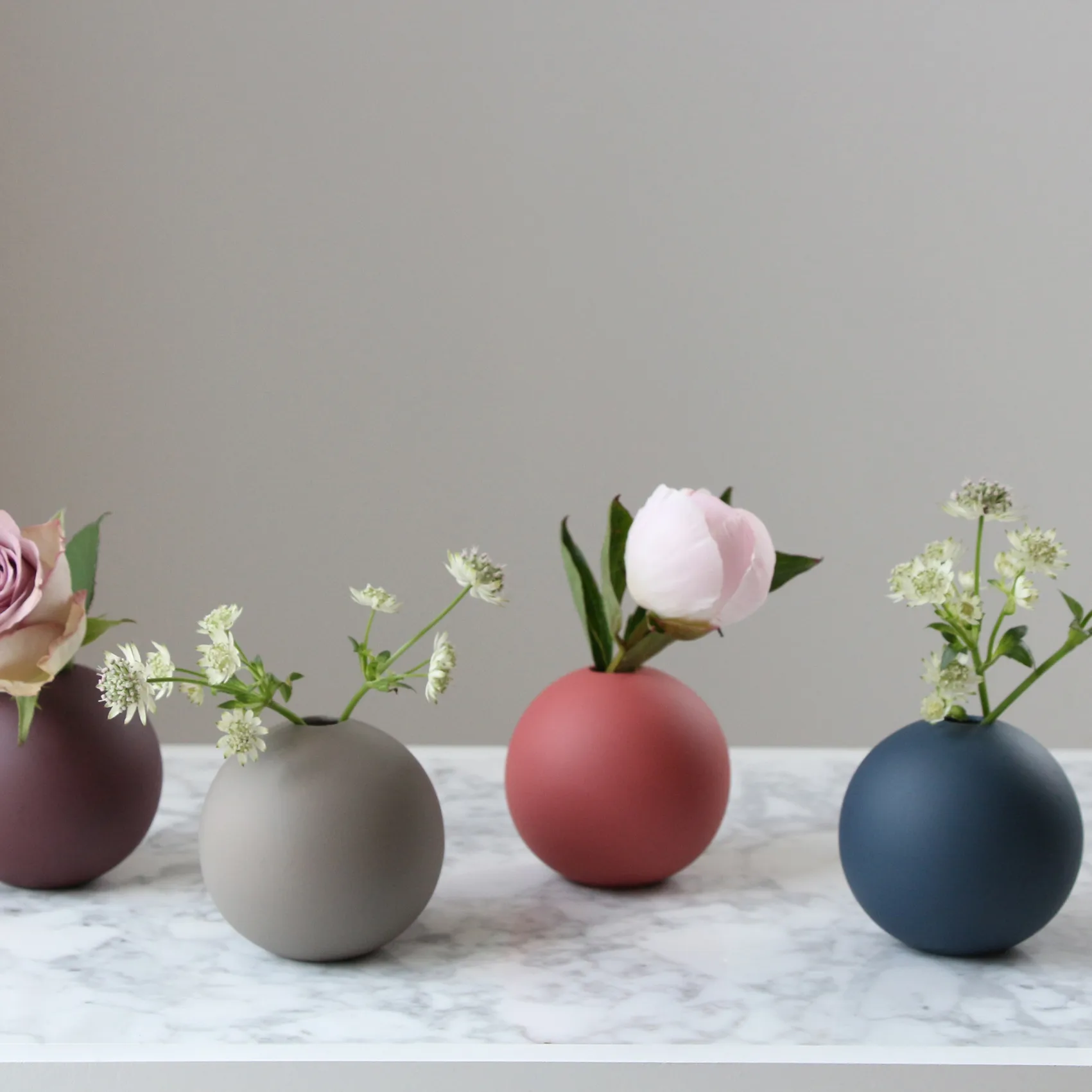 Ball vase midnight blue, 8 cm Cooee Design