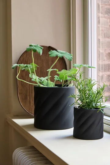 Twist plant pot - Black, medium Ø19 cm - Cooee Design