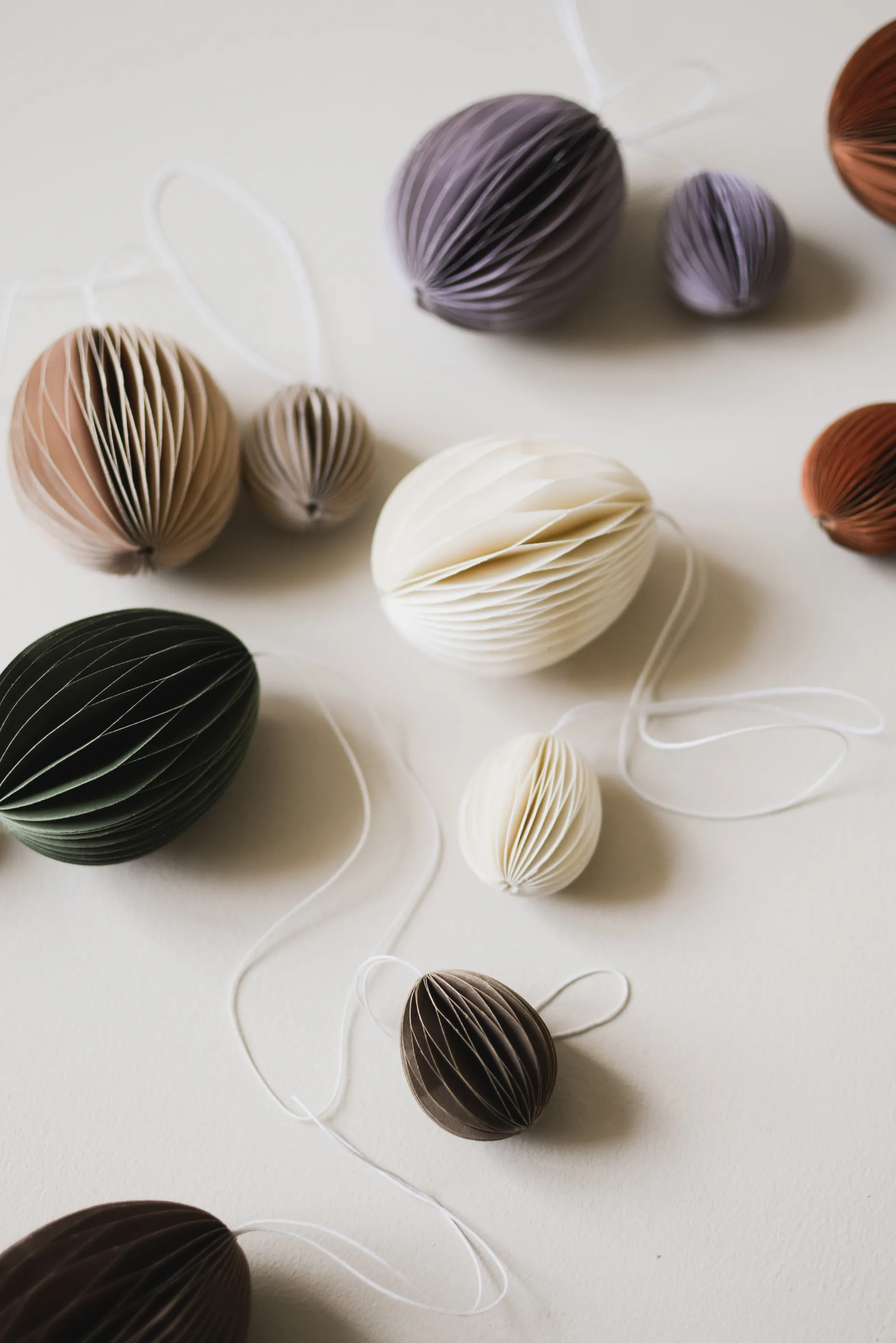 Ovoid Easter decoration paper 7 cm, Sand DBKD