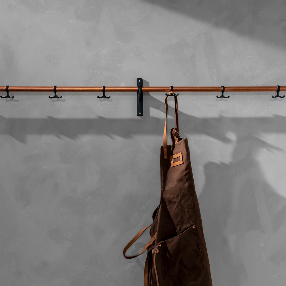 Nostalgi Hook rack, Brass, white stand Essem Design