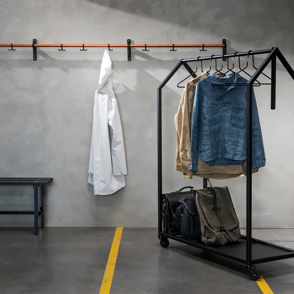 Nostalgi Hook rack, Walnut, aluminium stand Essem Design