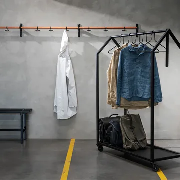 Nostalgi Hook rack - Walnut, black stand - Essem Design