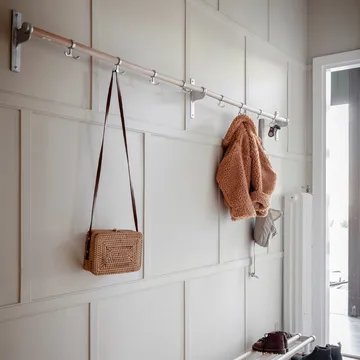Nostalgi Hook rack - Walnut, black stand - Essem Design