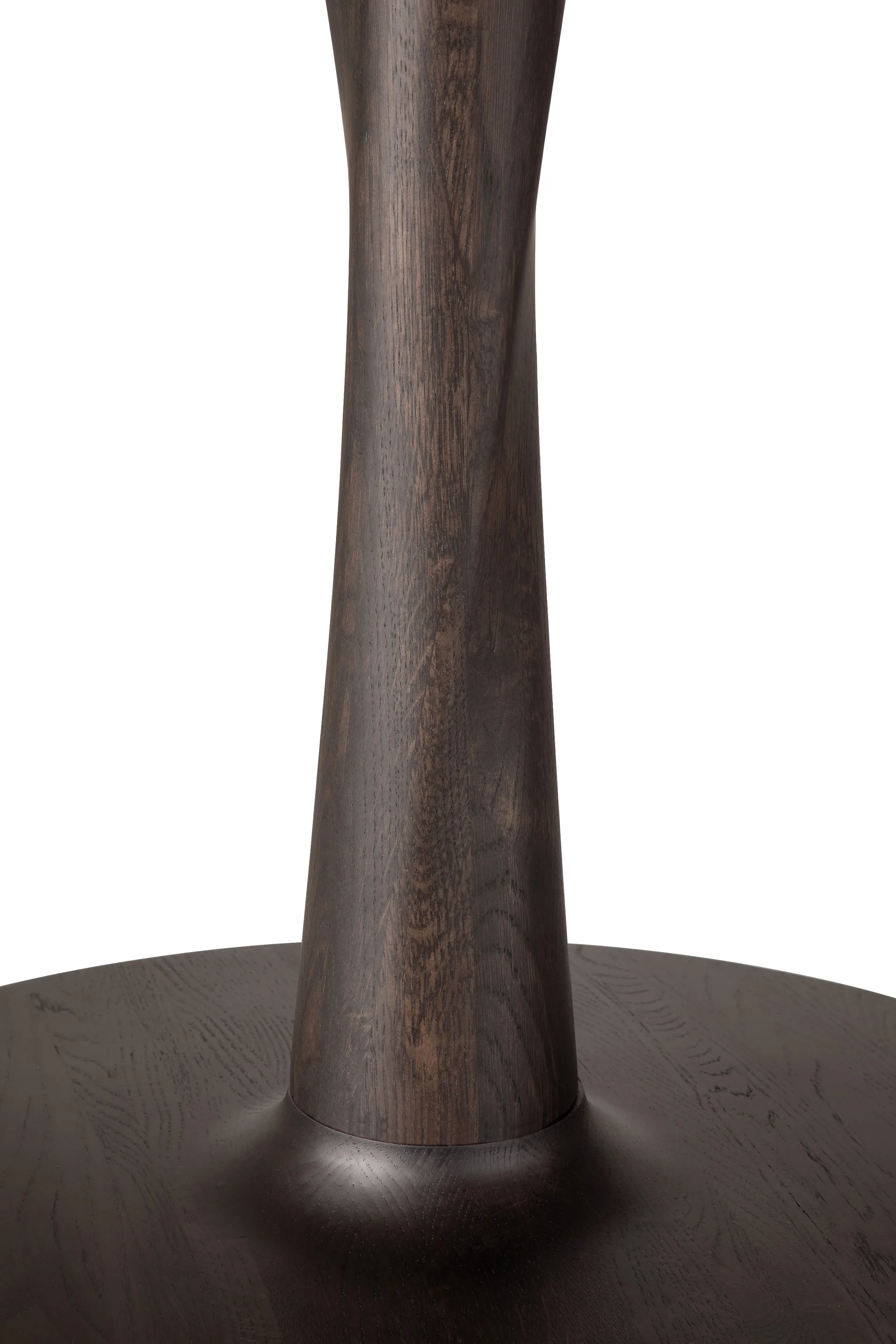 Torsion dining table, Brown lacquered oak, Ø90 cm Ethnicraft