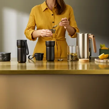 Nordic Kitchen thermal tea mug - Black - Eva Solo