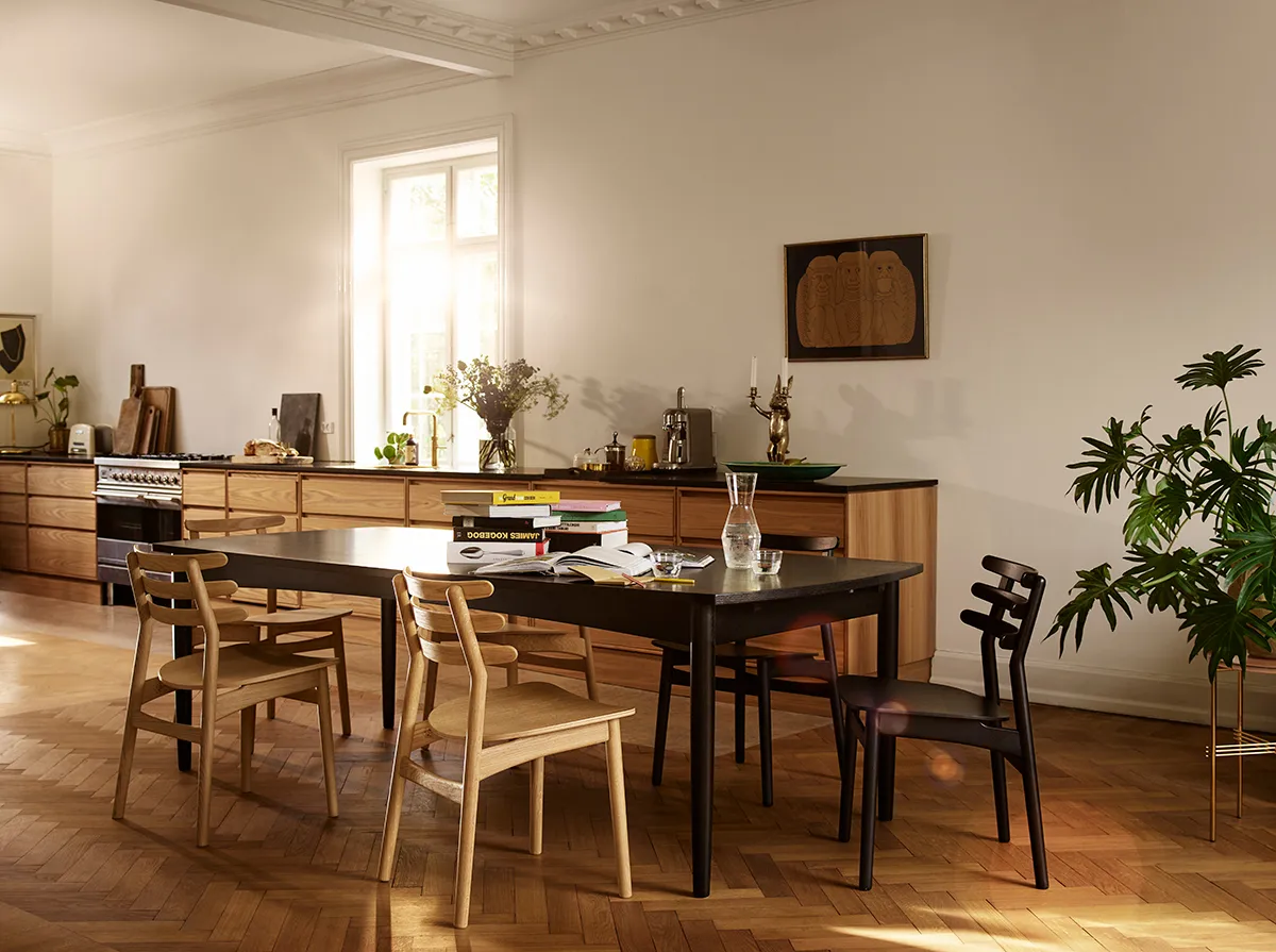 J48 chair, Oak nature lacquered-black leather FDB Møbler