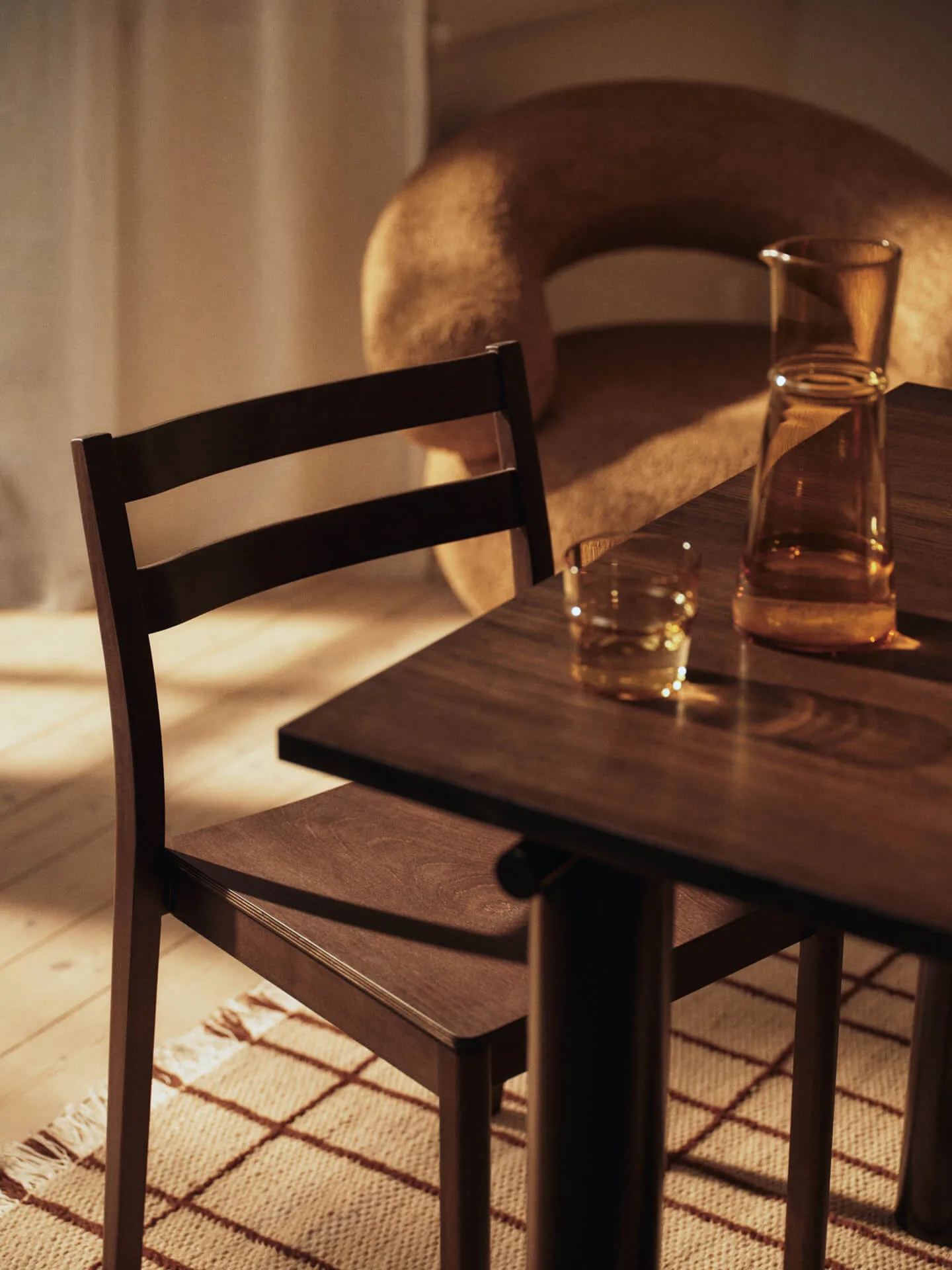 Atura dining table, Dark chocolate-mörkbetsad oak, 90x160 cm Ferm Living