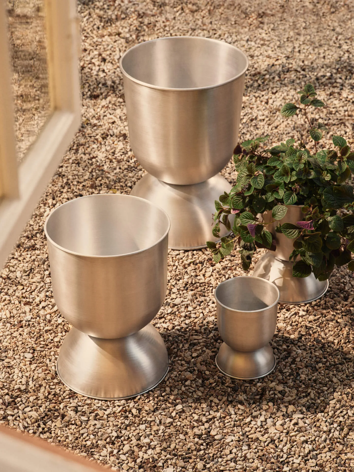 Hourglass flower pot extra small Ø21 cm, Aluminium Ferm Living
