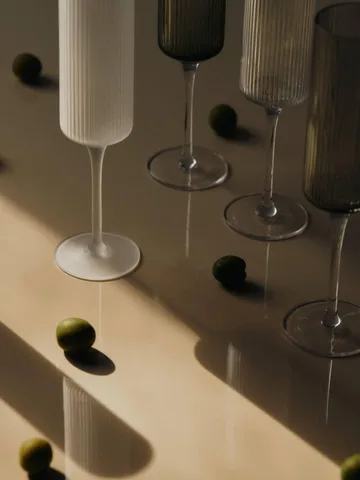 Ripple Champagne flutes champagne glasses 15 cl 2-pack - Smoked Grey - Ferm Living