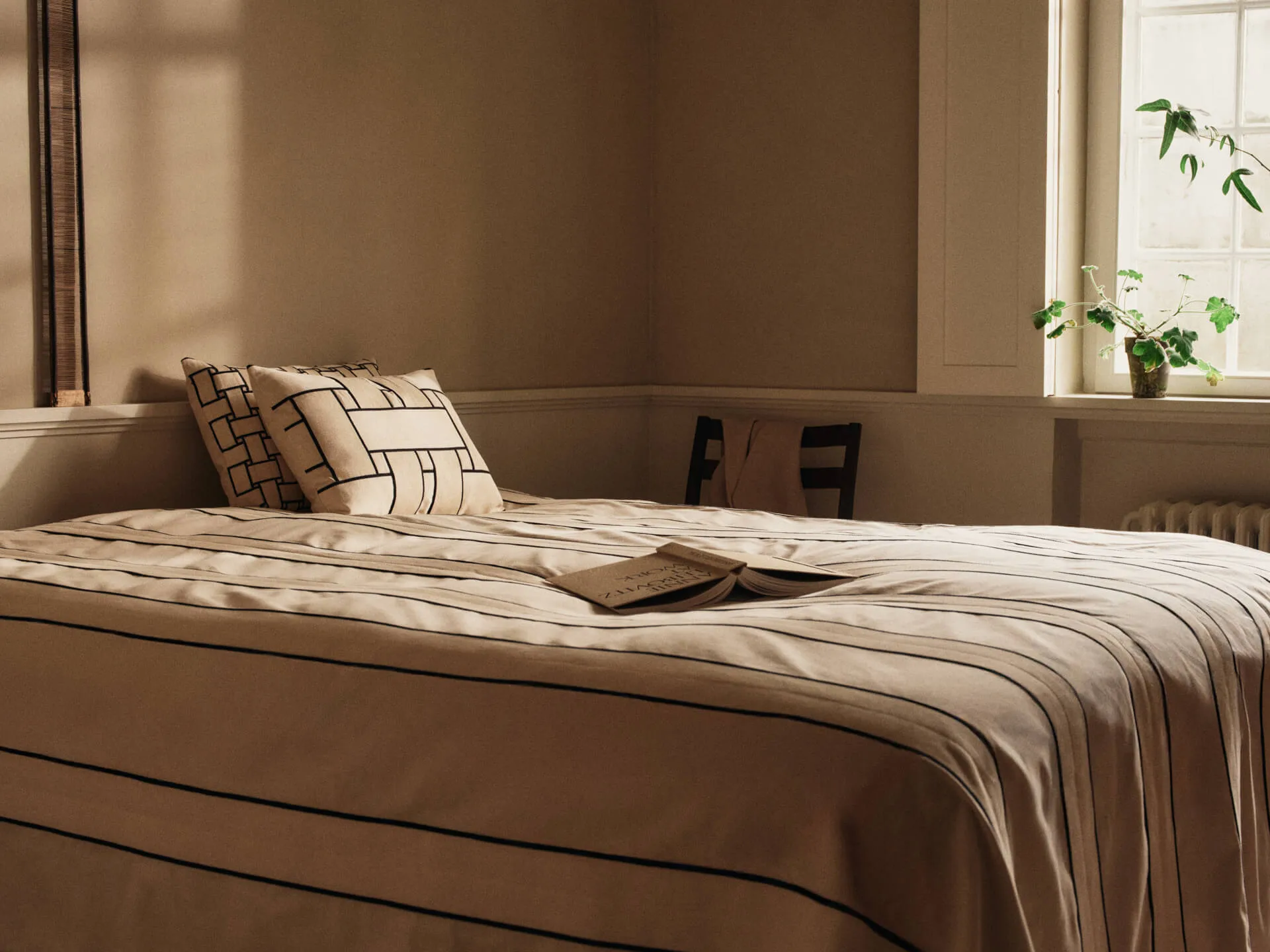 Twill bedspread, Off-white-black, 230x260 cm Ferm Living