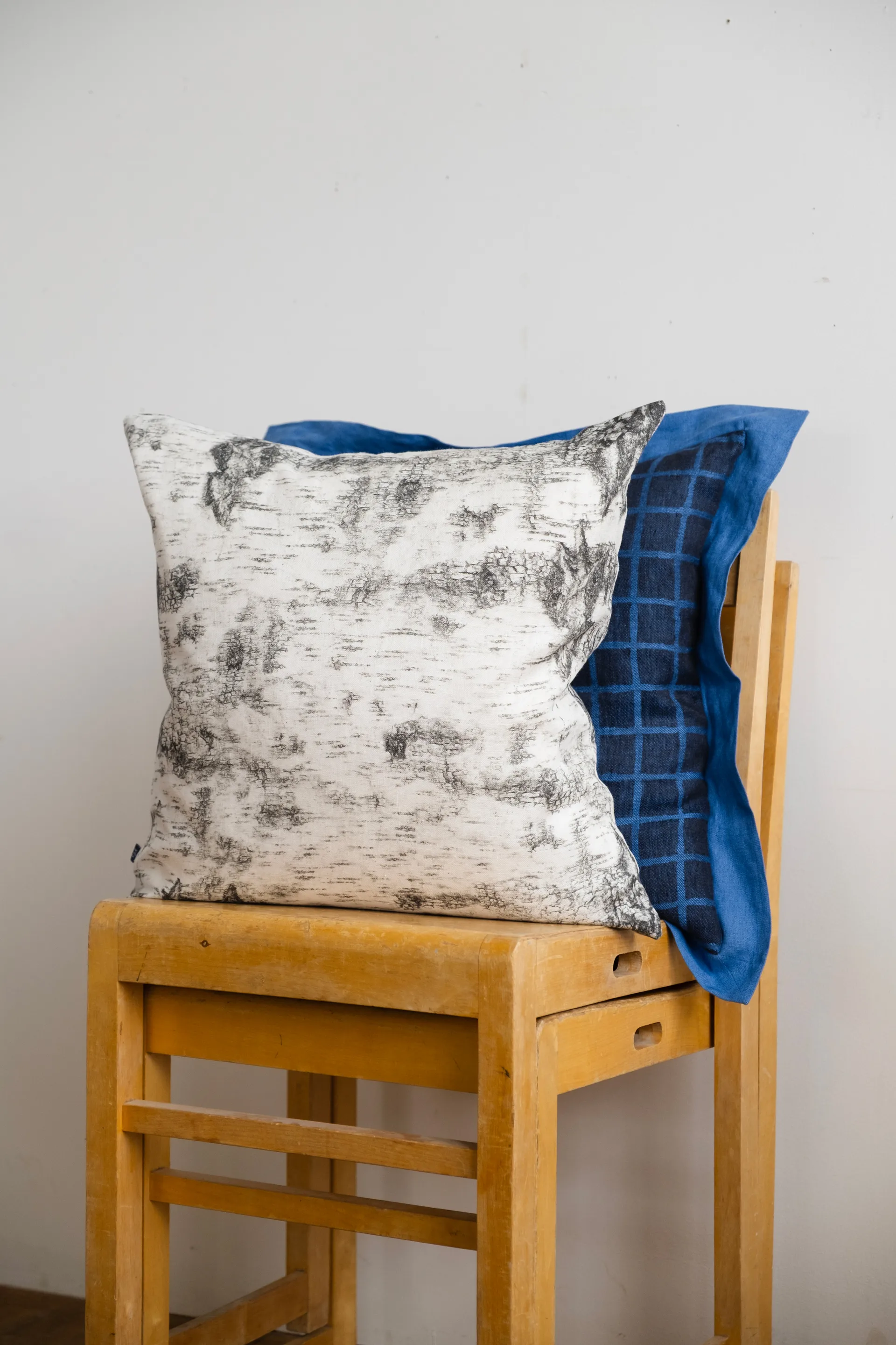 Bark cushion cover 48x48 cm, Black-white Fine Little Day