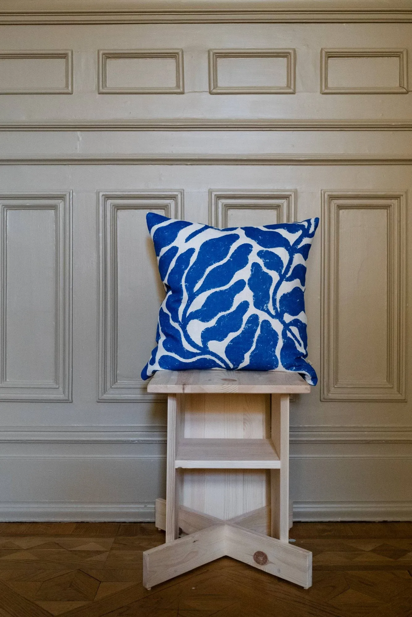 Leaves cushion cover 48x48 cm, White-blue Fine Little Day