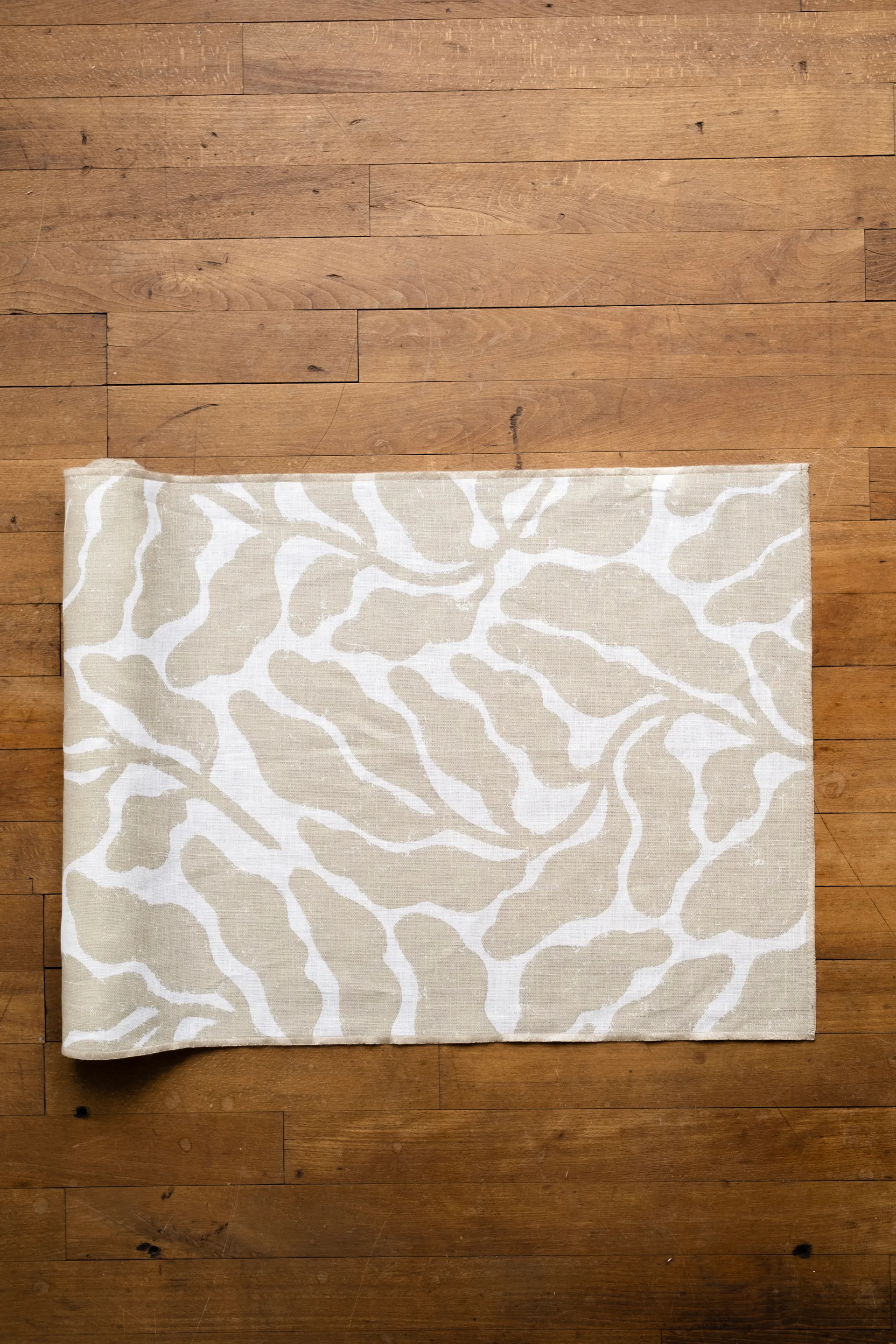 Leaves runner, Sand, 45x180 cm Fine Little Day