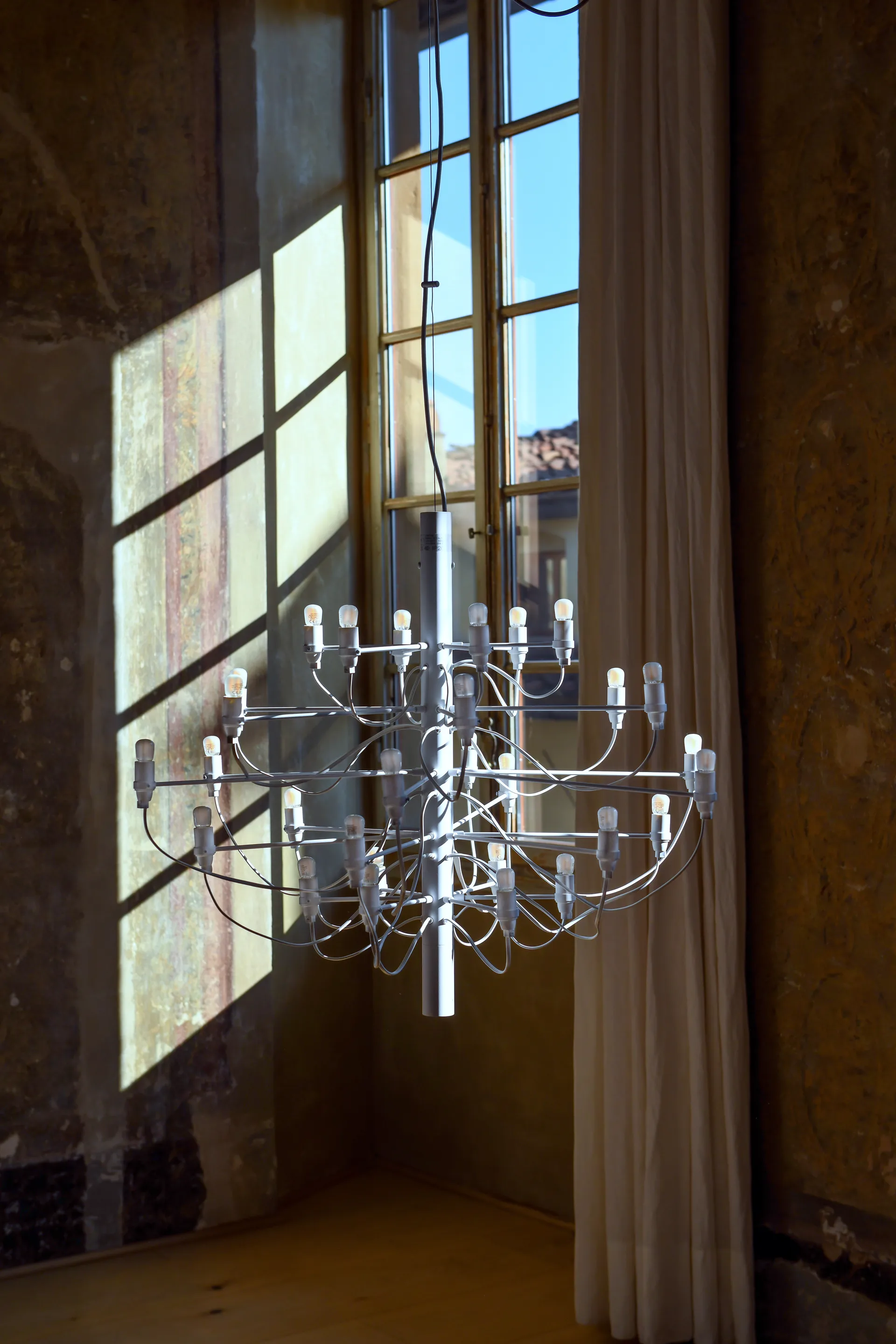 2097 Sarfatti chandelier, Matte White 30 lamps Flos