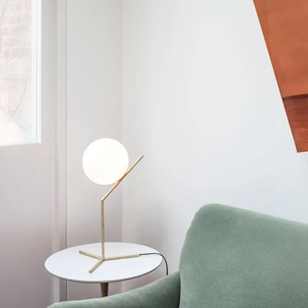 IC Lights T1 High table lamp, Brushed brass-opal Flos