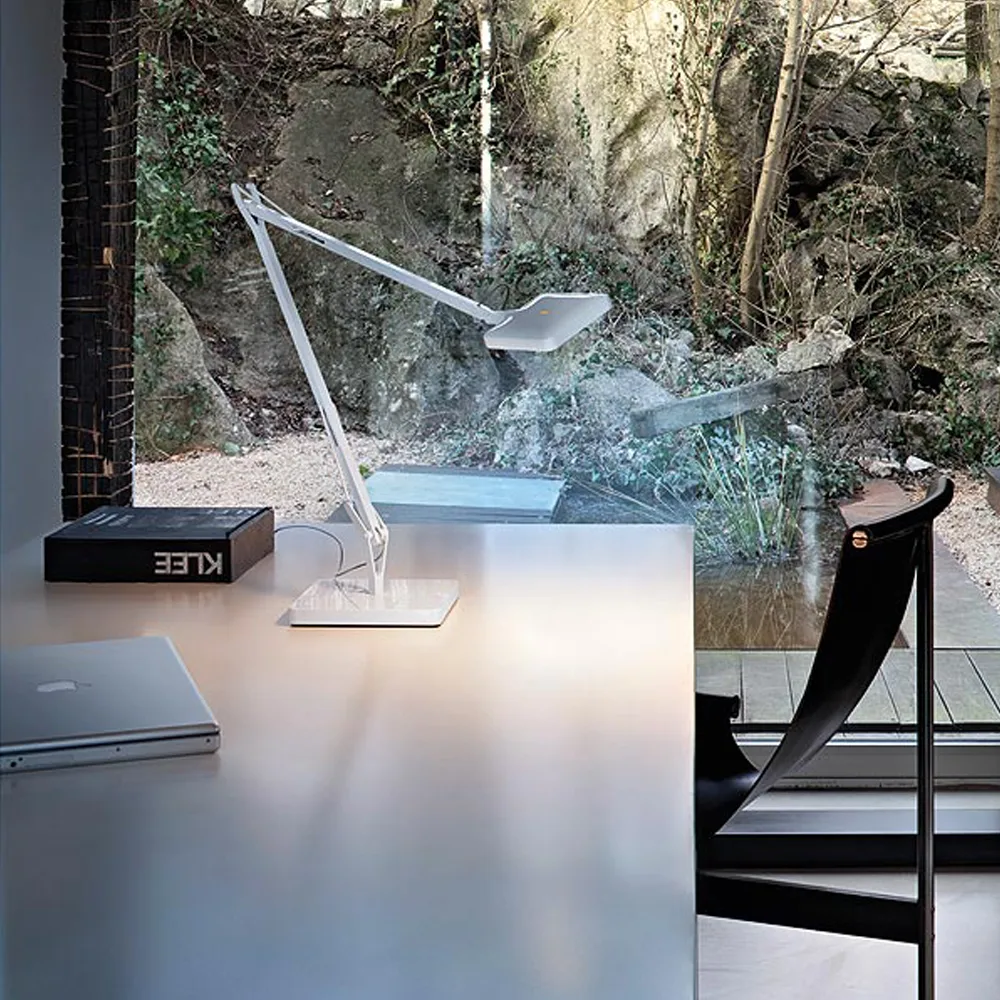 Kelvin T LED table lamp, Glossy White Flos