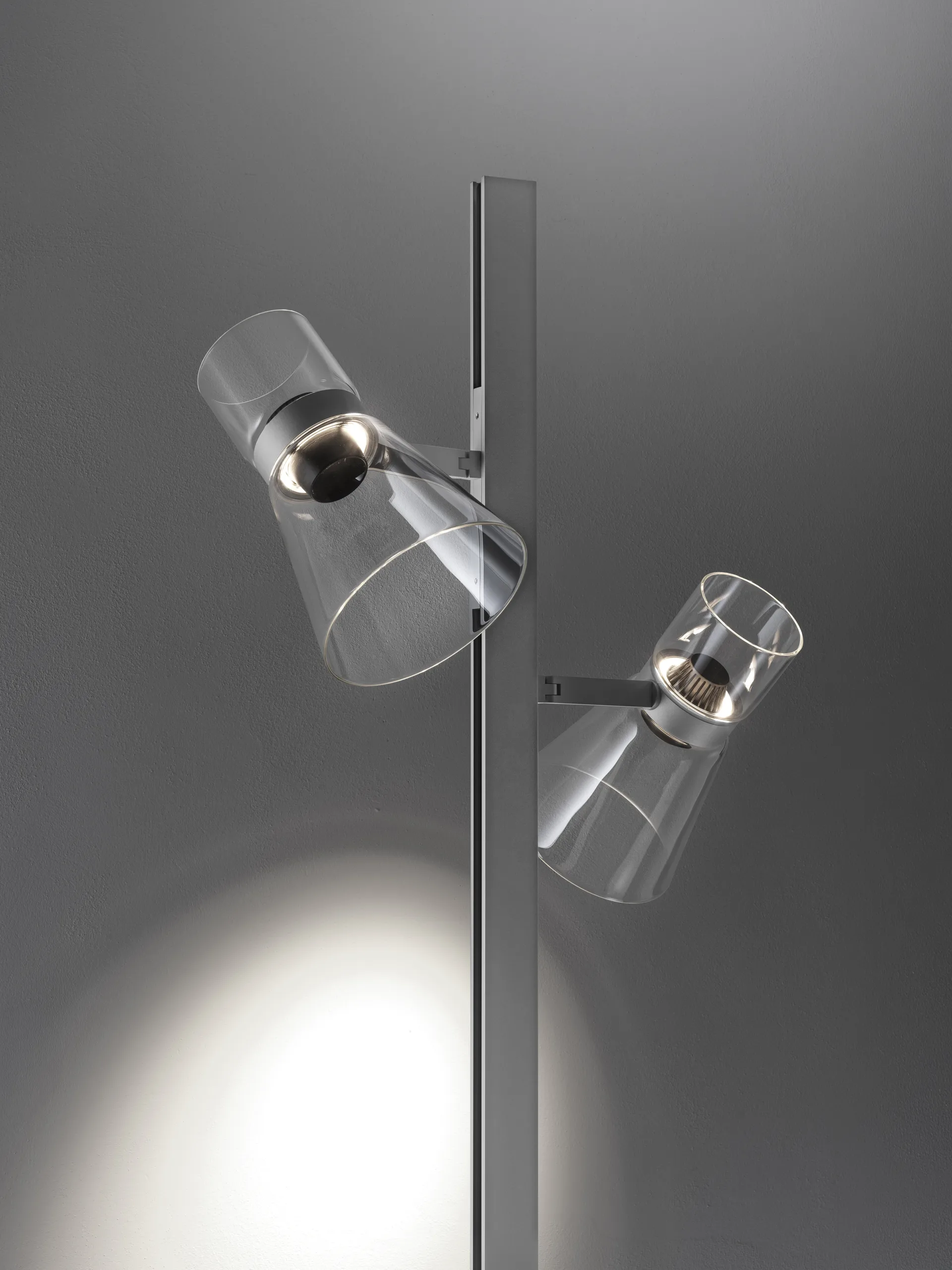 Nocturne F2 cone floor lamp - Silver Flos