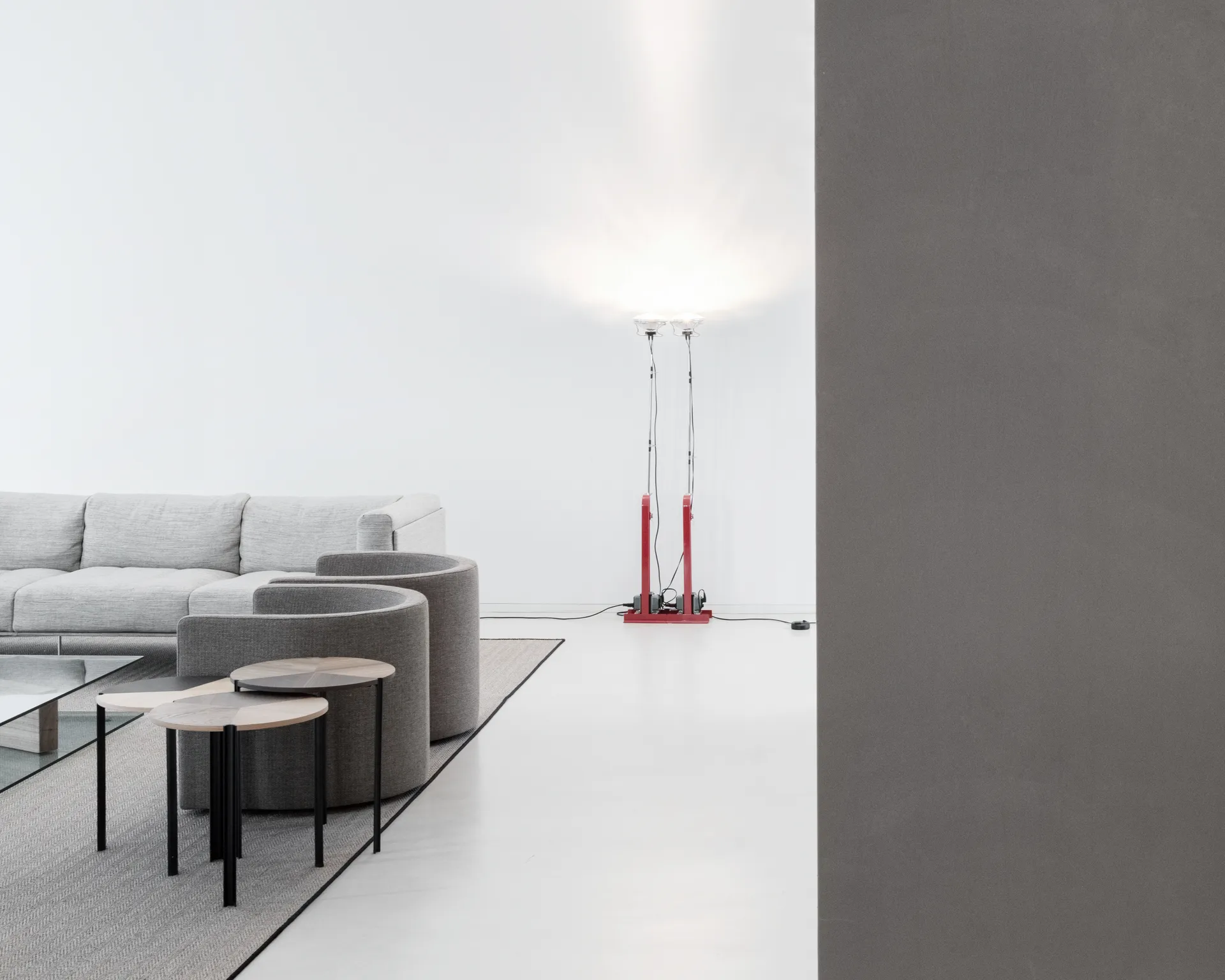 Toio LED floor lamp - Red (GB) Flos