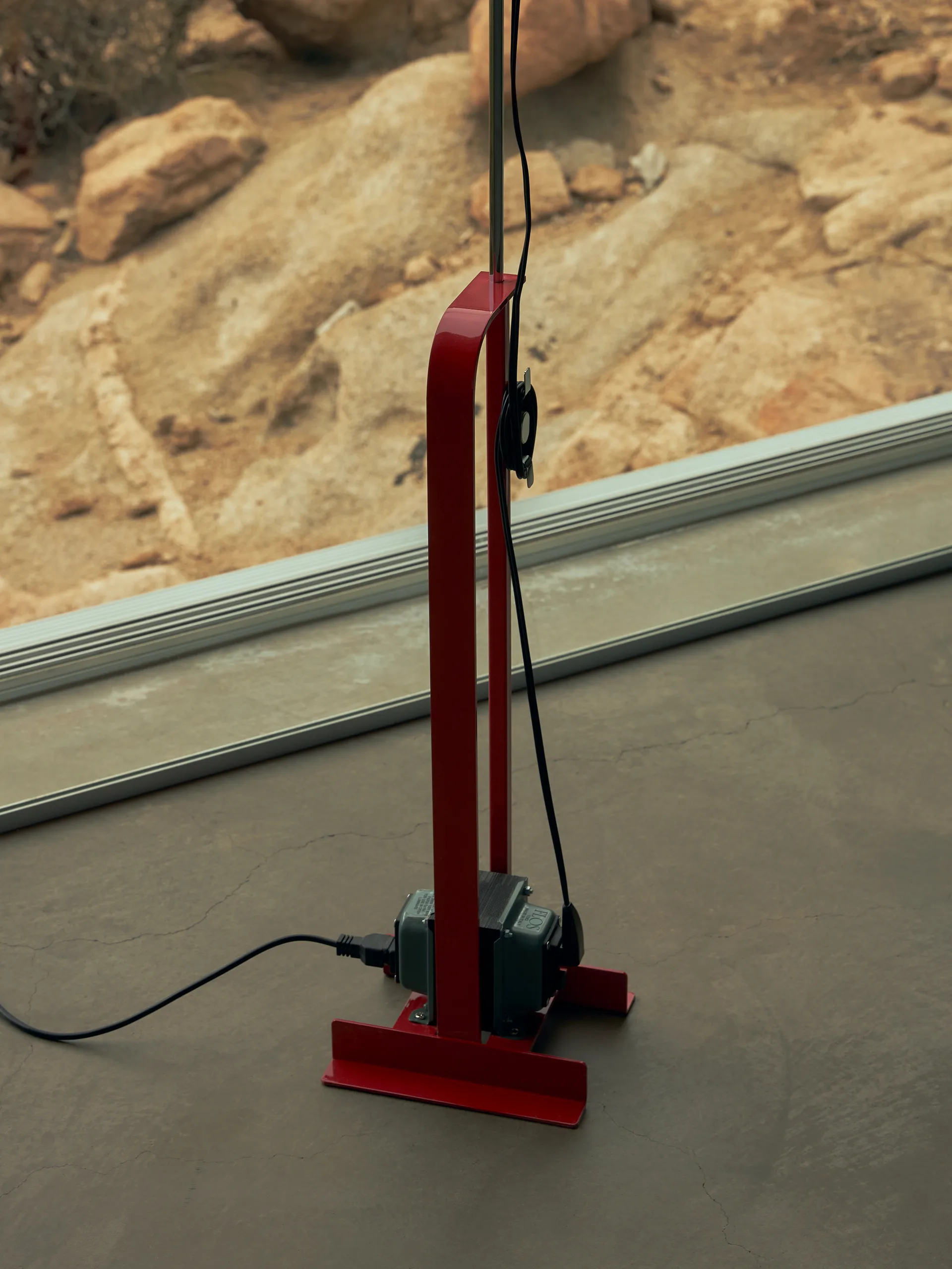 Toio LED floor lamp - Red (GB) Flos