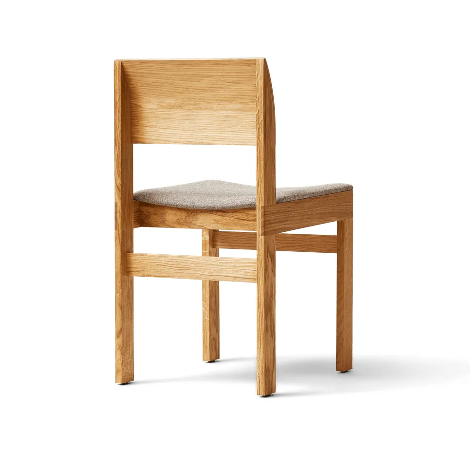 Sonder chair, Oak-Hallingdal 65-0227 Form & Refine