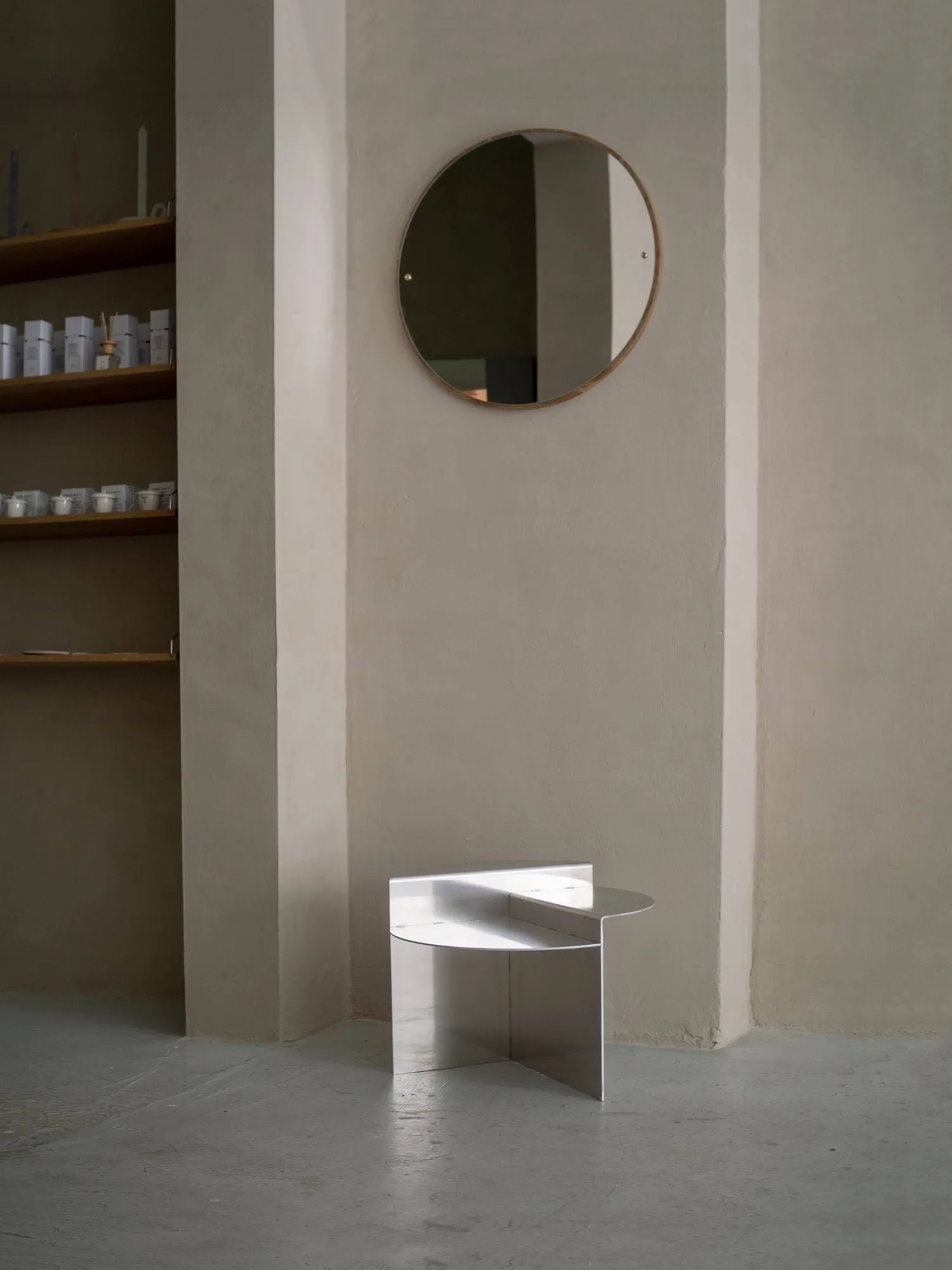Rivet side table, Aluminium, Ø51,3x40 cm FRAMA