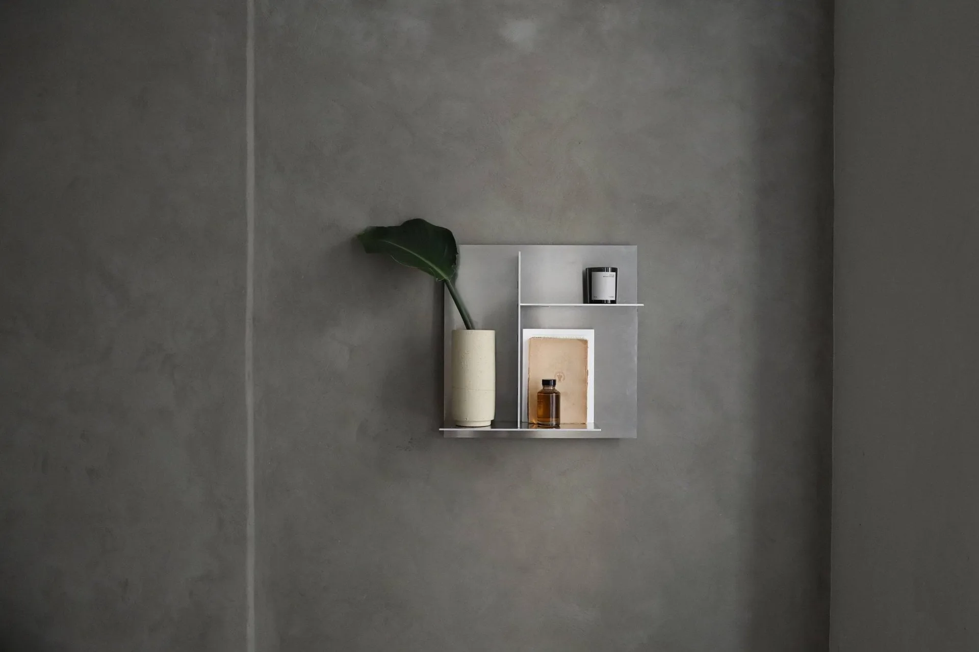 Rivet Typecase wall shelf, Aluminium, 44,6x44,6x16,1 cm FRAMA