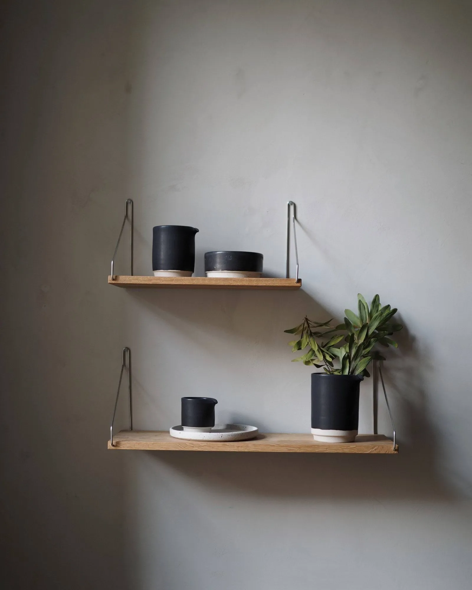Single Shelf wall shelf, Oak-black, 80x20 cm FRAMA