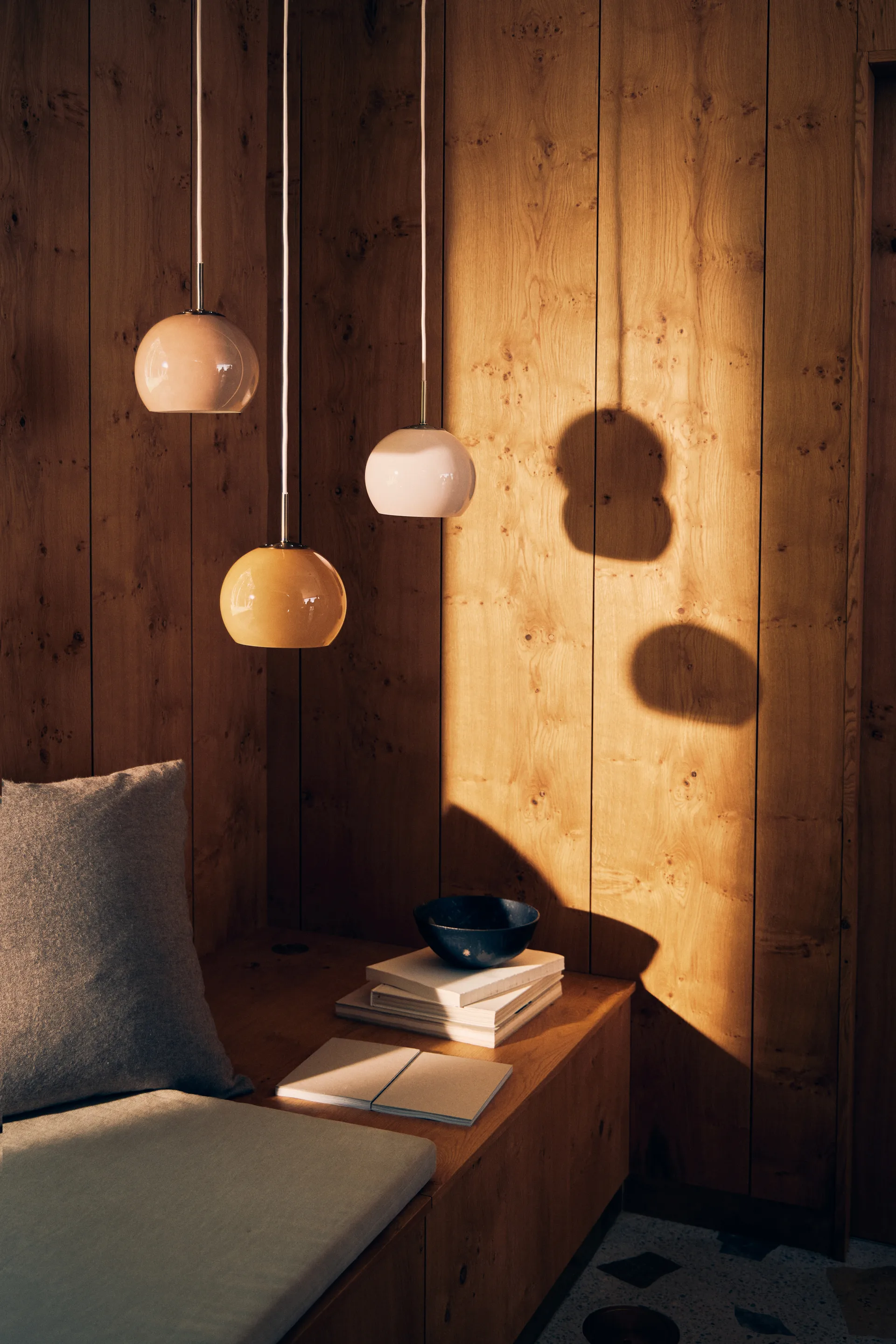 Ball pendant lamp, Sand Grey, Ø18 cm Frandsen