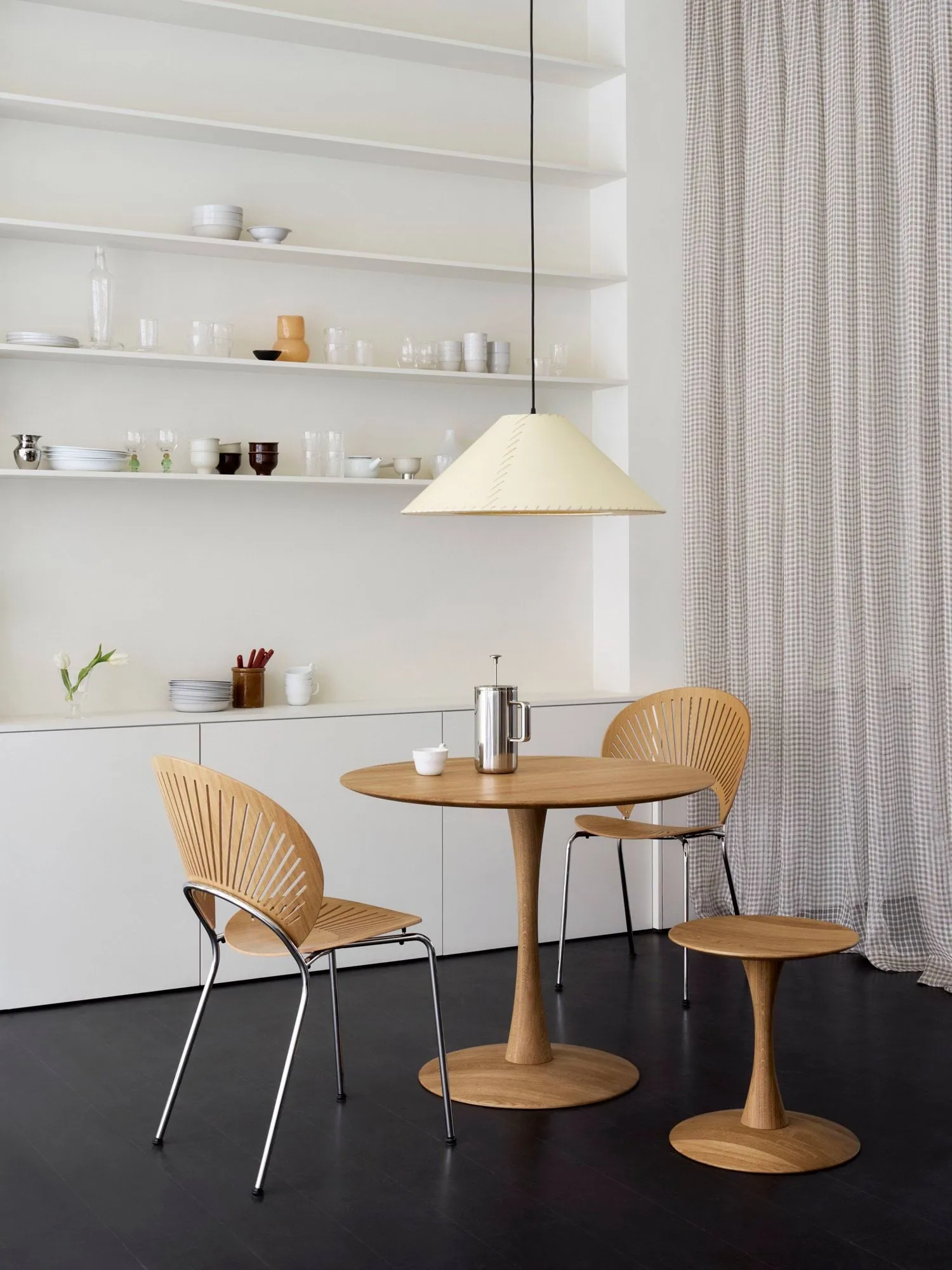ND105 Trisse round stool, Oiled oak, Ø40x46 cm Fredericia Furniture
