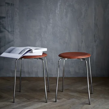 Dot round stool leather - Wild leather walnut - Fritz Hansen