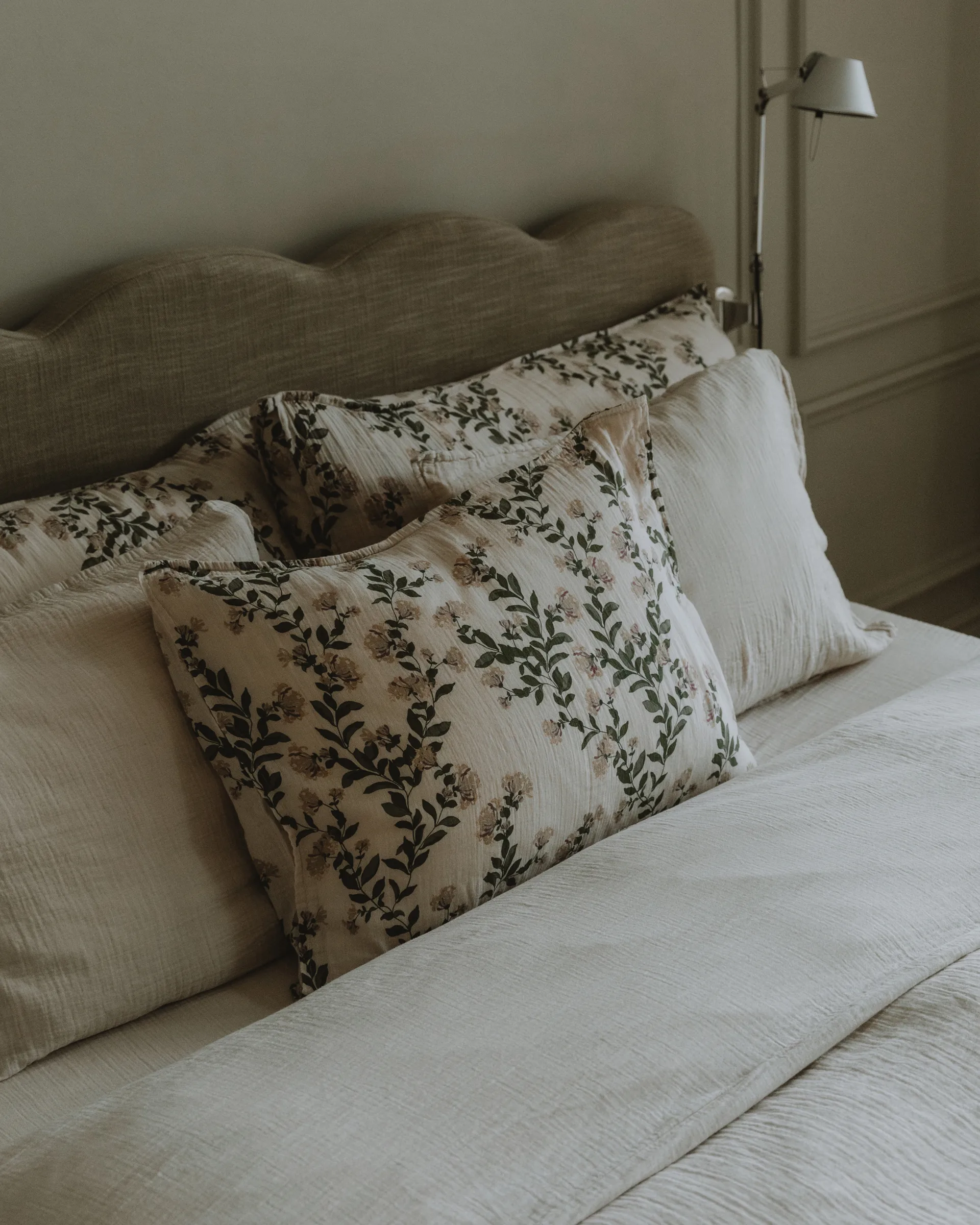 Honeysuckle Muslin pillowcase, 50x75cm Garbo&Friends