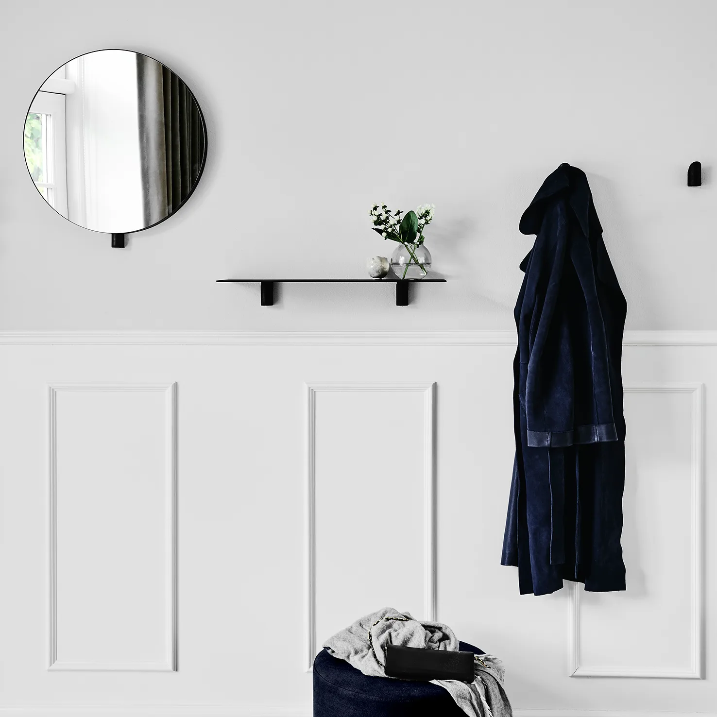 Kollage mirror Ø50 cm, black Gejst