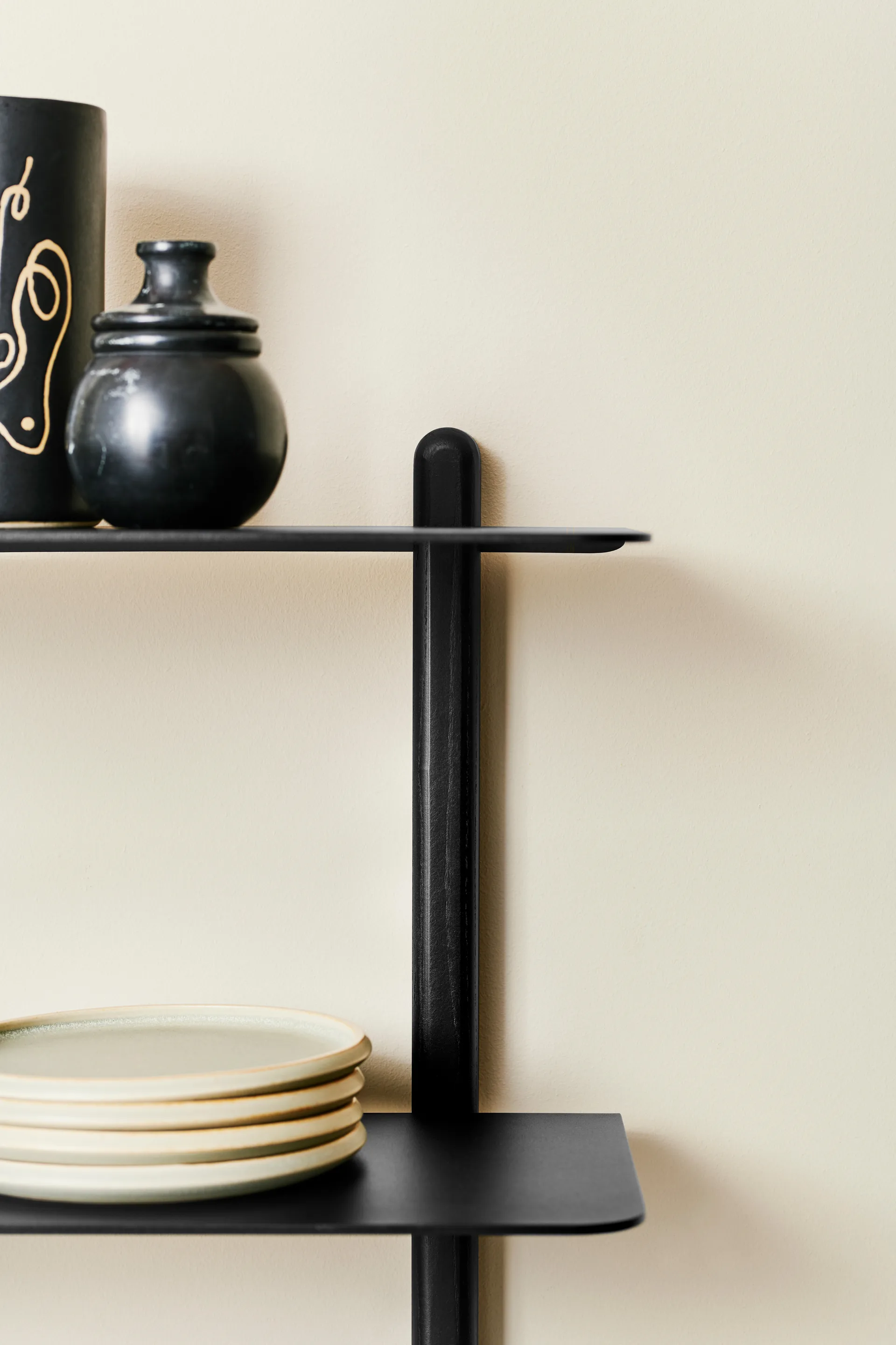 Nivo shelf D, Dark-stained ash-black Gejst